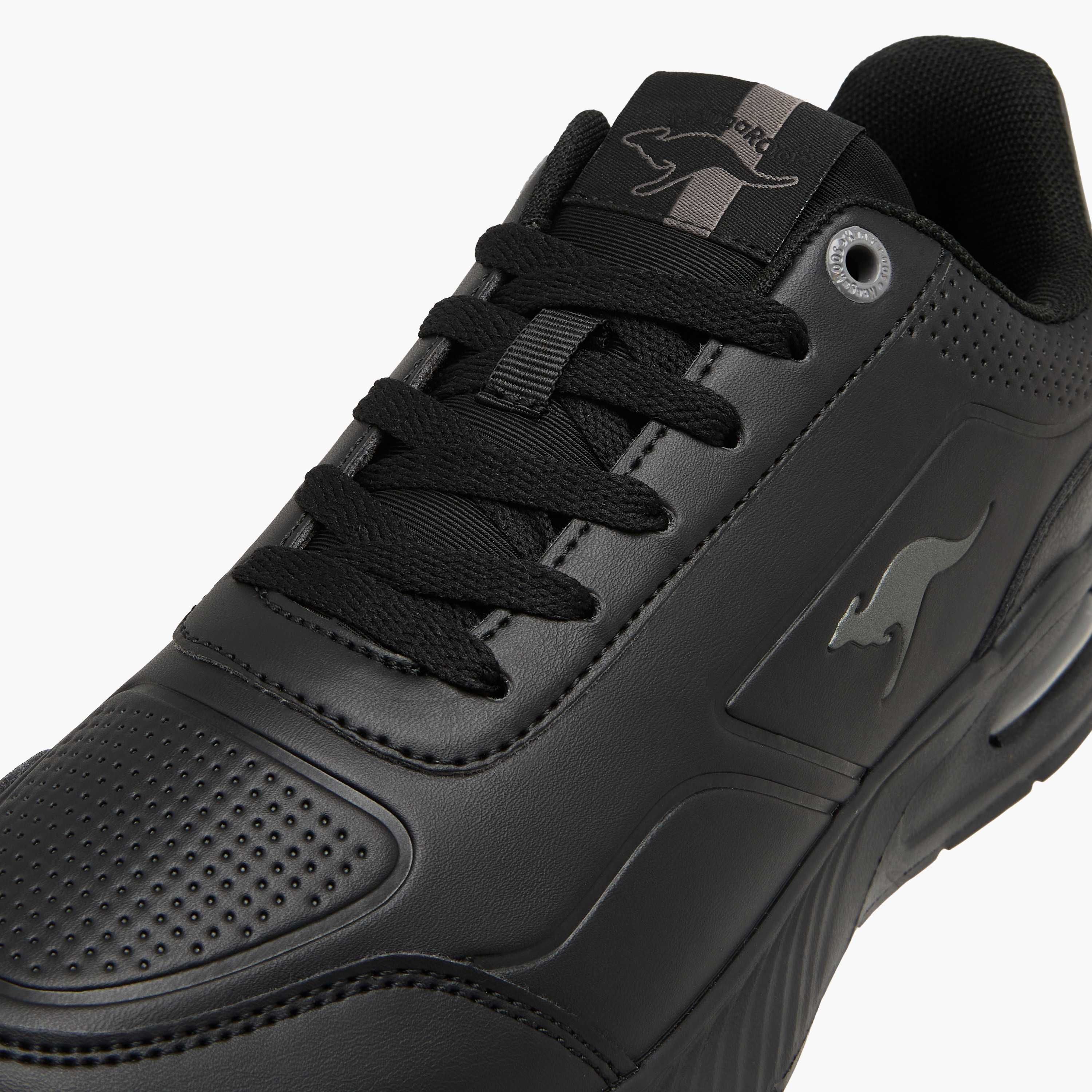 حذاء رياضي برباط إغلاق للنساء من كانجاروز-women-shoes-sneakers-image-4