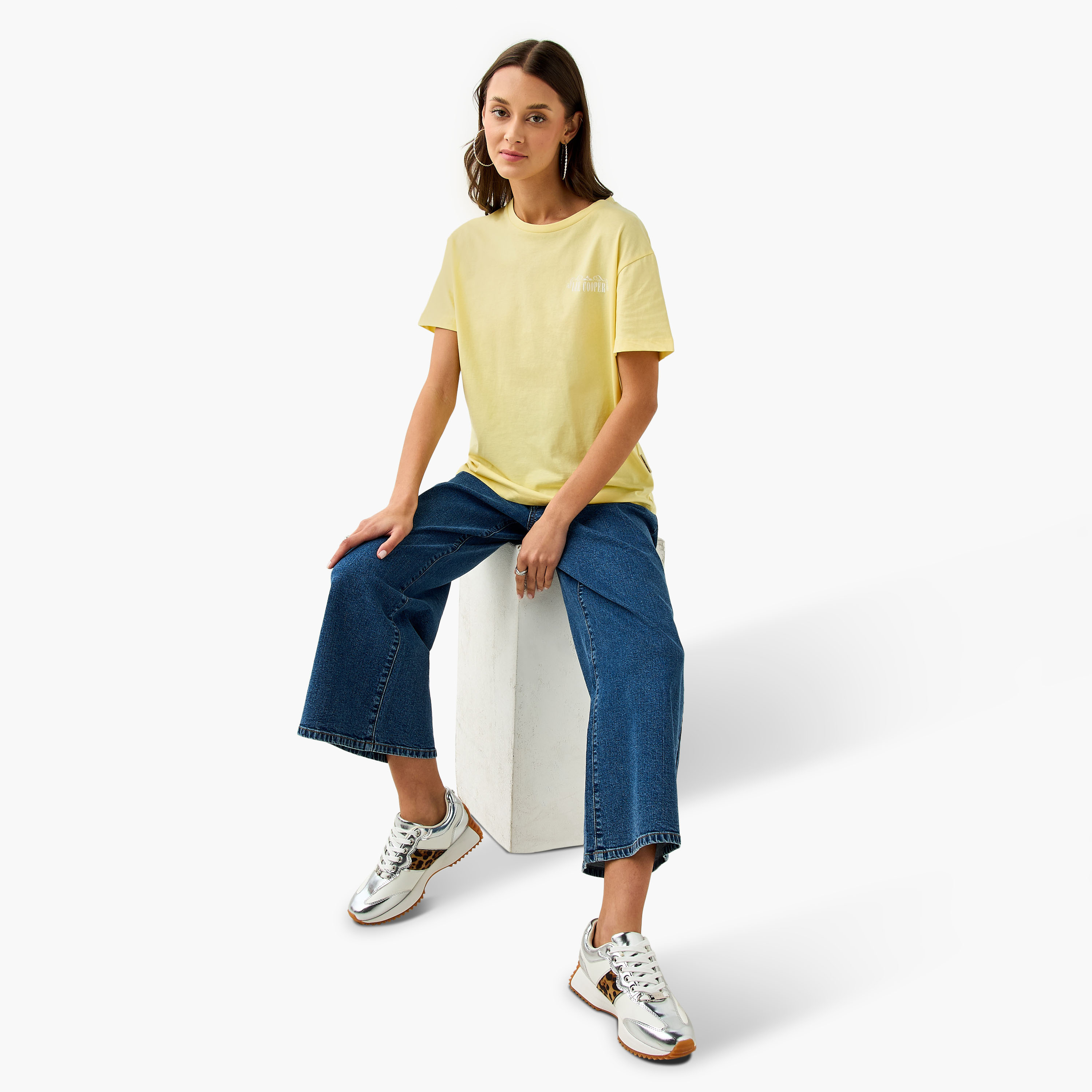 تيشيرت بياقة ضيقة وطبعات من لي كوبر-women-clothing-tshirts-image-2