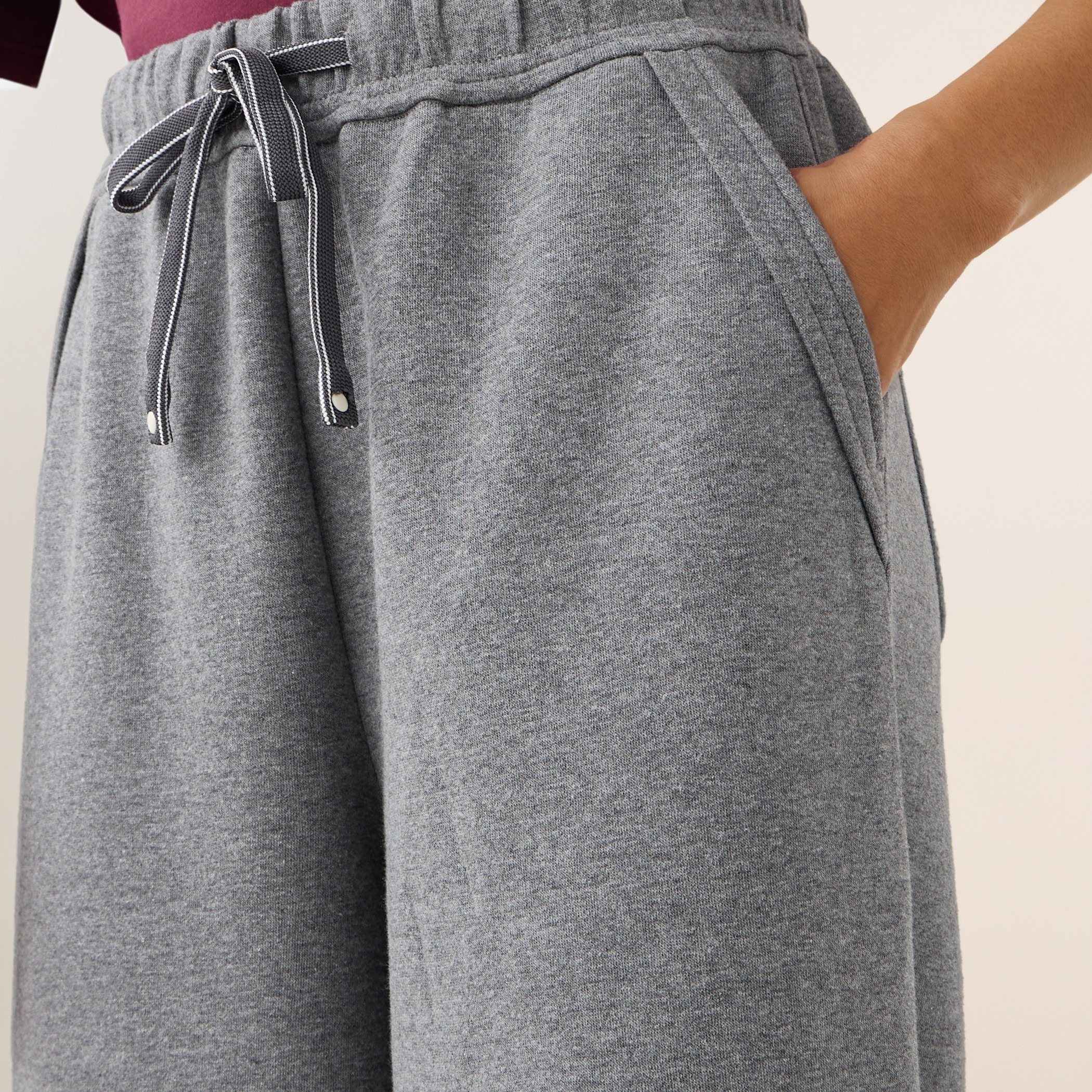 بنطلون رياضي بخصر مرتفع وجيوب من لي كوبر-women-clothing-bottoms-joggers-image-4