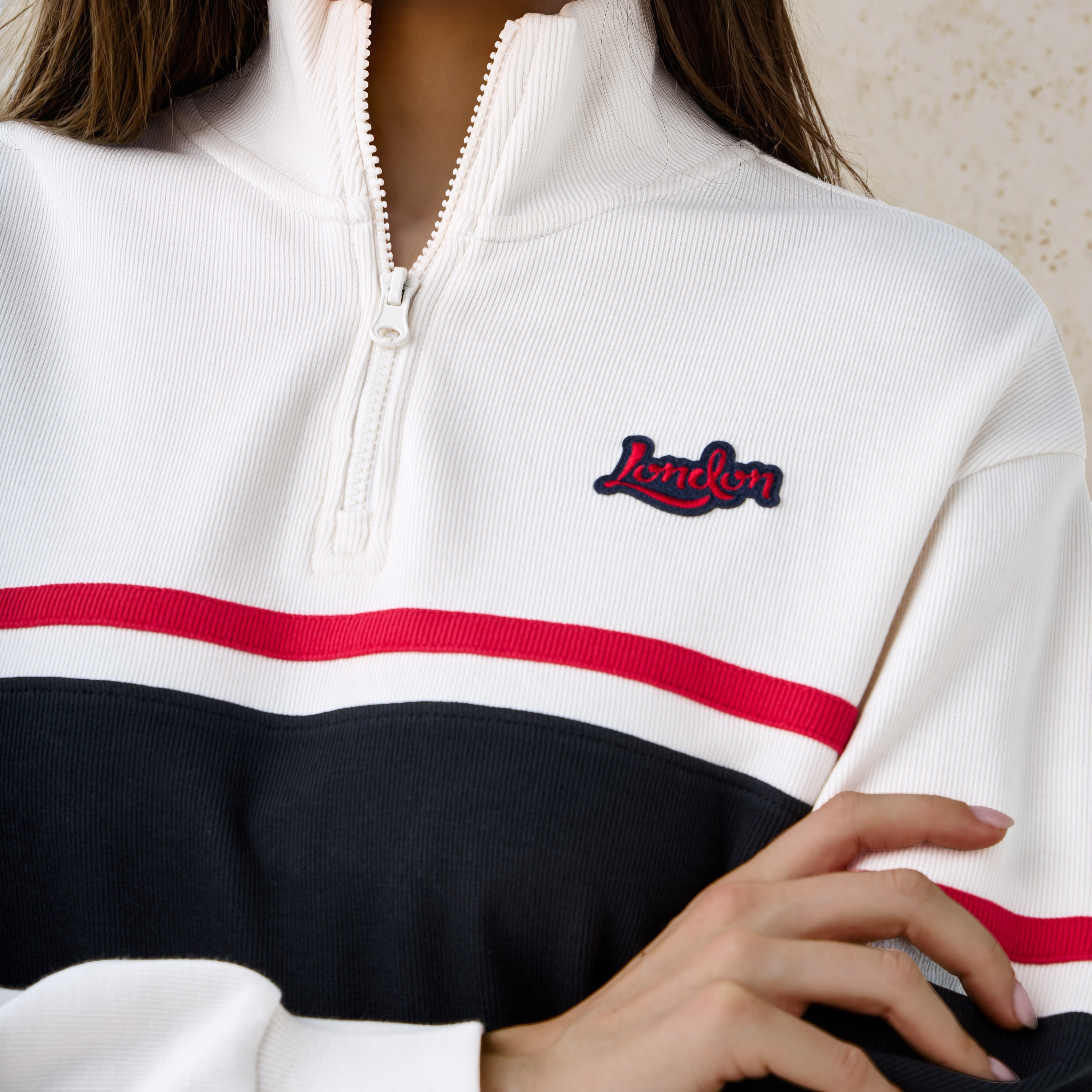 سويت شيرت مقلم بياقة عالية من لي كوبر-women-clothing-hoodiesandsweatshirts-sweatshirts-image-5