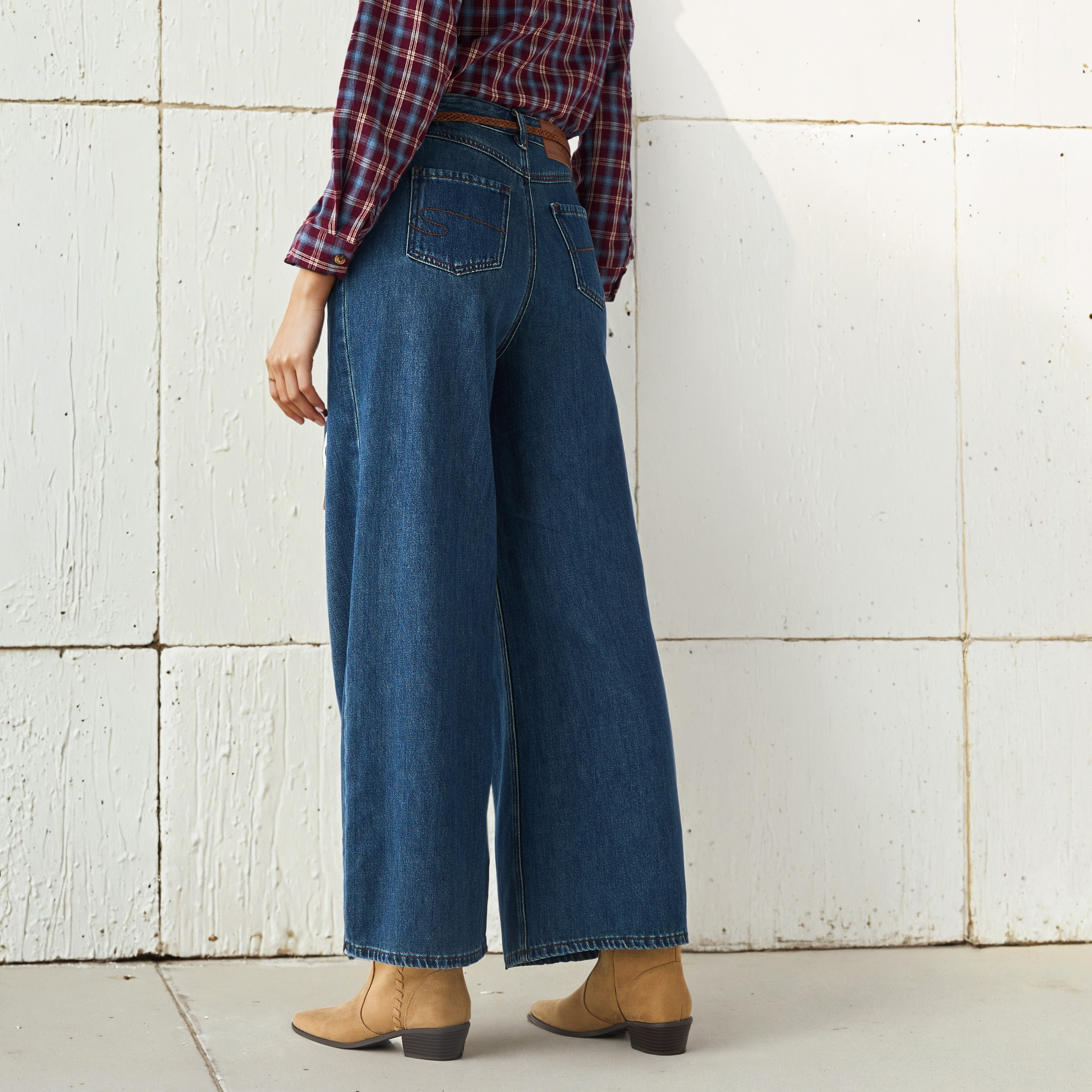 Lee Cooper Straight Fit Mid-Rise Jeans with Braided Belt-women-clothing-bottoms-jeans-image-4