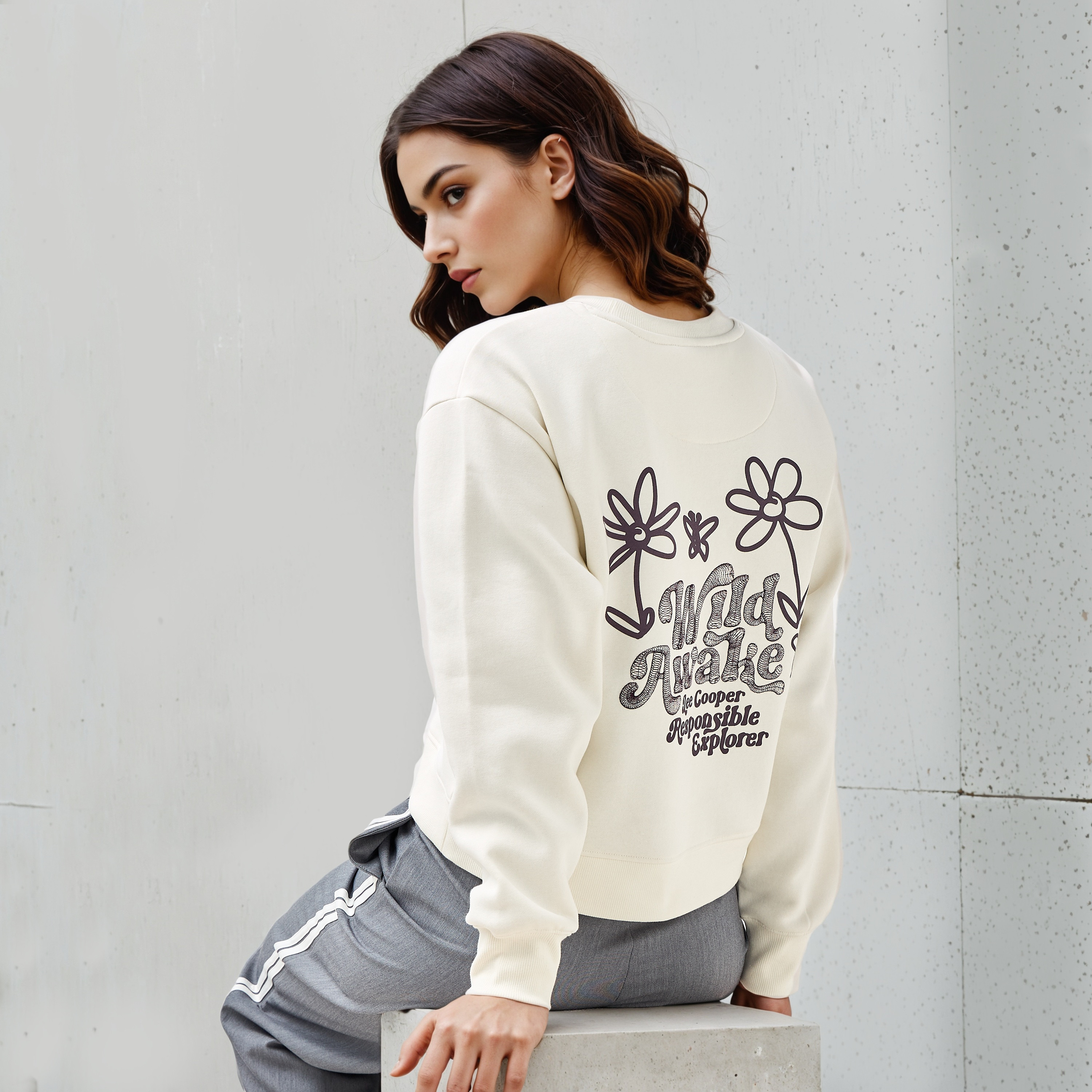 سويت شيرت بطبعات شعار من لي كوبر-women-clothing-hoodiesandsweatshirts-sweatshirts-image-1
