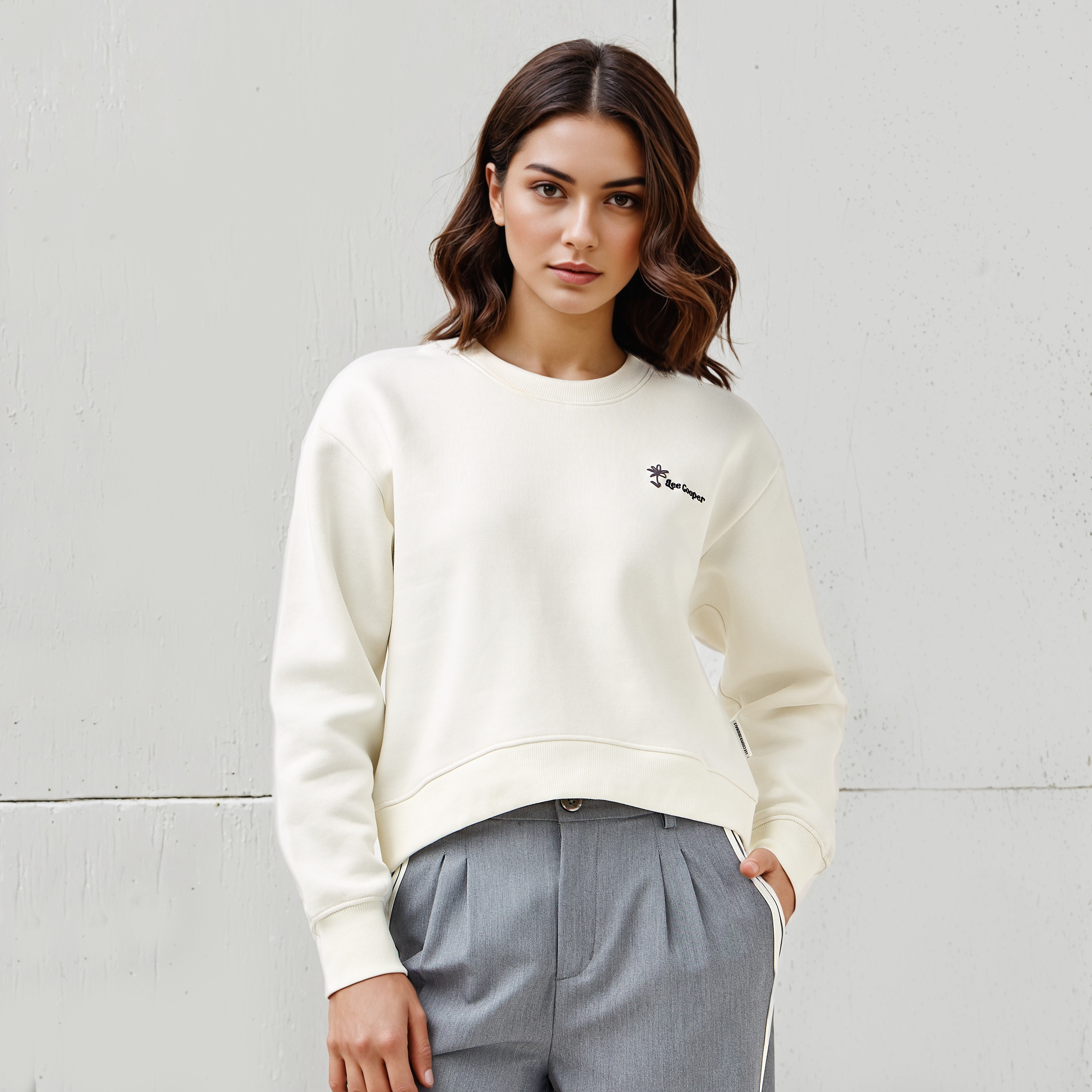 Lee Cooper Logo Print Sweatshirt-women-winterwear-hoodiesandsweatshirts-sweatshirts-image-3