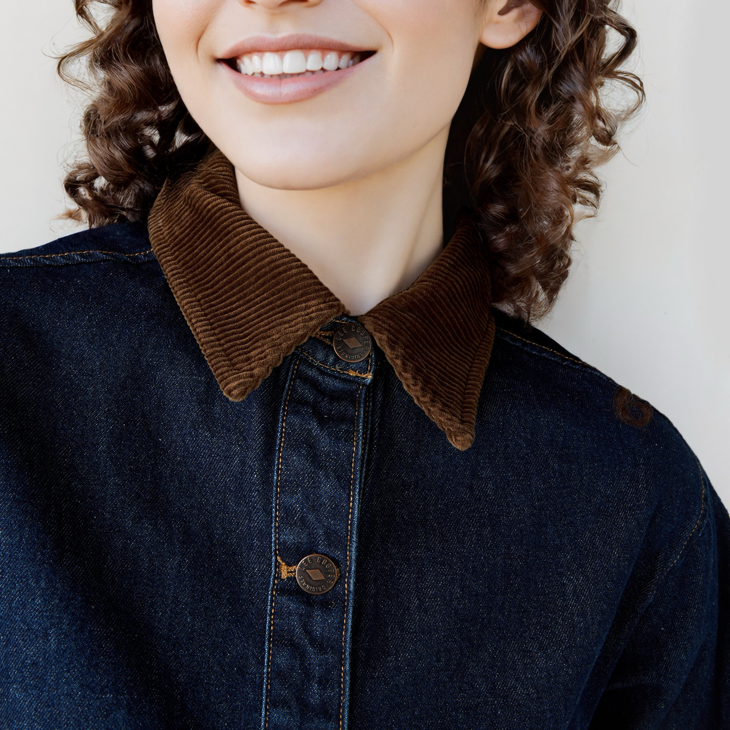 جاكيت دنيم بقصّة عادية وياقة من الكوردروي من لي كوبر-women-winterwear-coatsandjackets-jackets-image-3