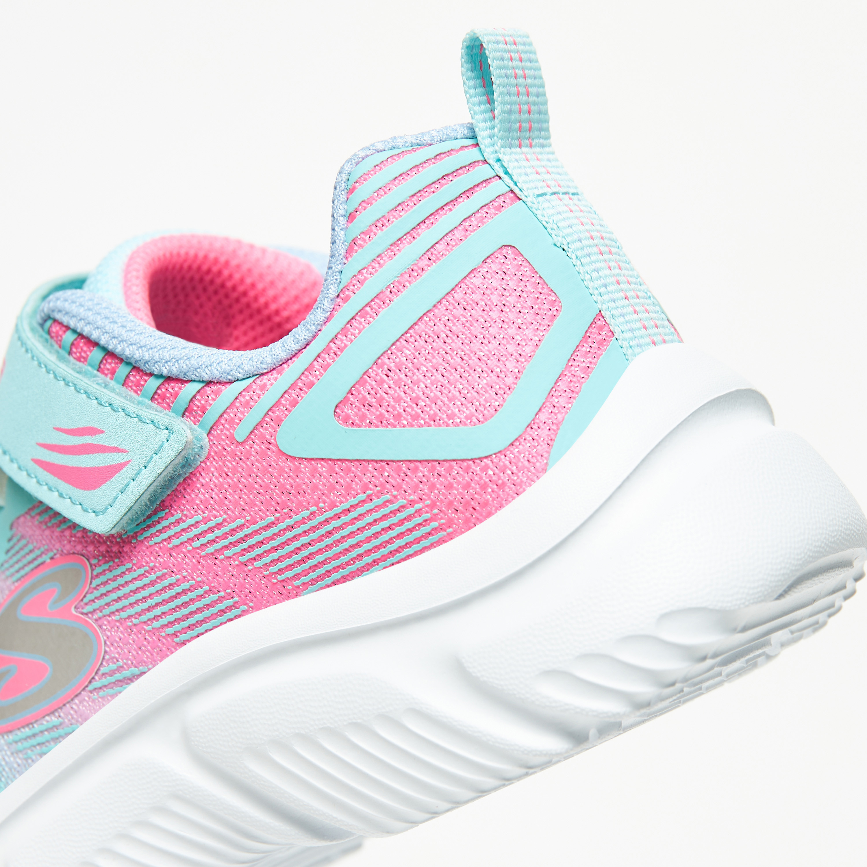 حذاء جري جو رن 650 بنعل مبطّن وشريط لاصق للبنات من سكتشرز -girls-shoes-sneakers-image-8