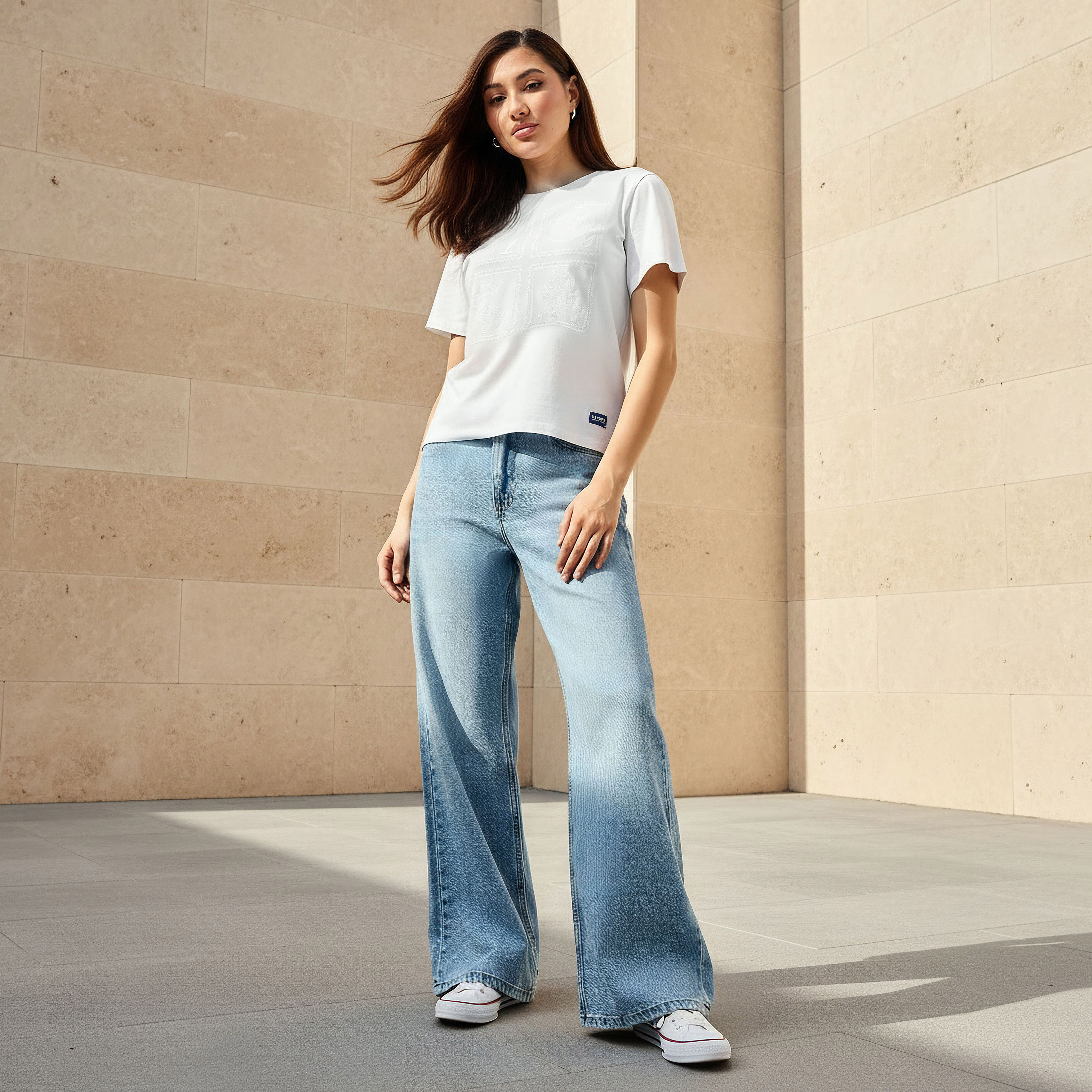 تيشيرت قطن بقصة عادية وتطريزات من لي كوبر-women-clothing-tshirts-image-2