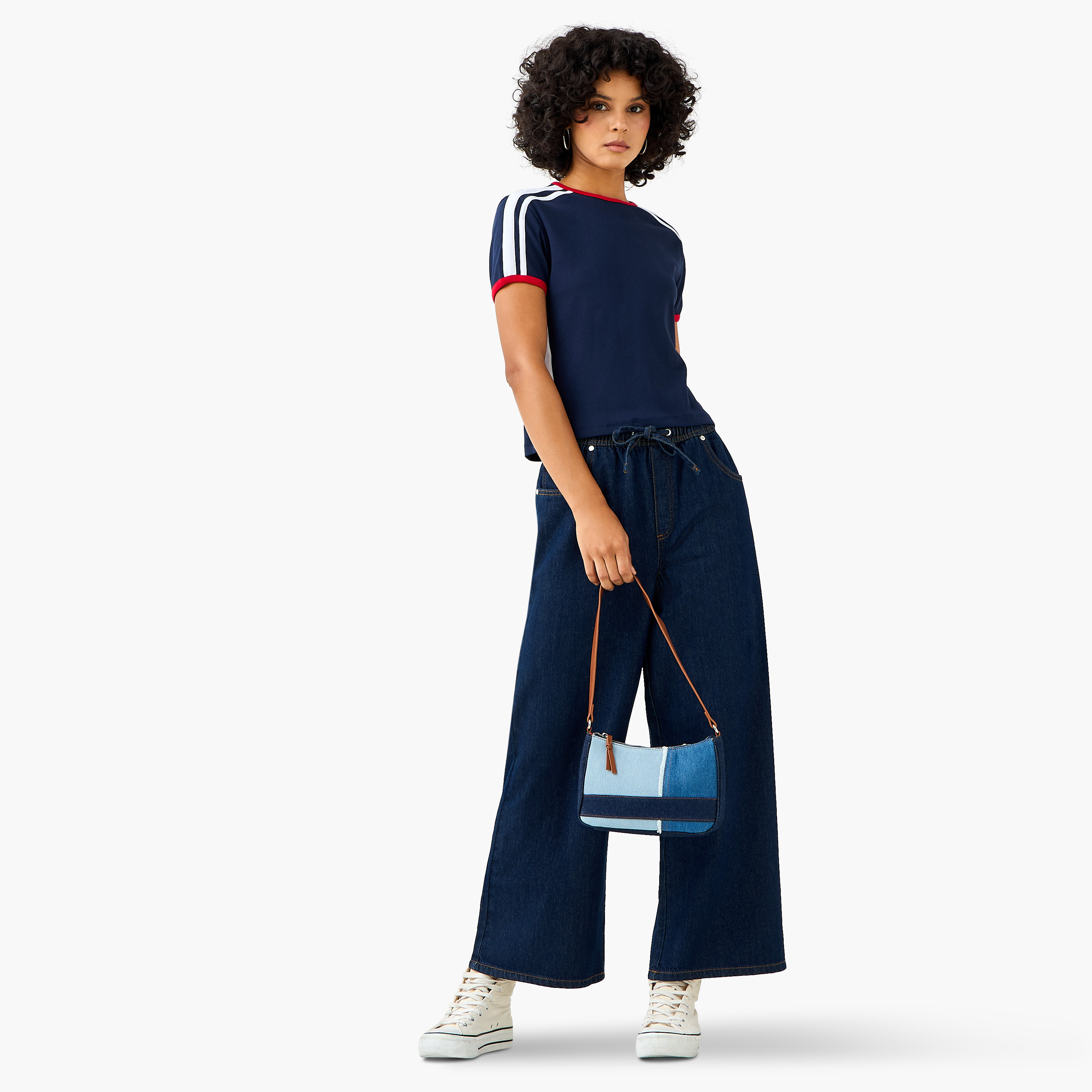تيشيرت بقصة عادية وتفاصيل شريط من لي كوبر-women-clothing-tshirts-image-5