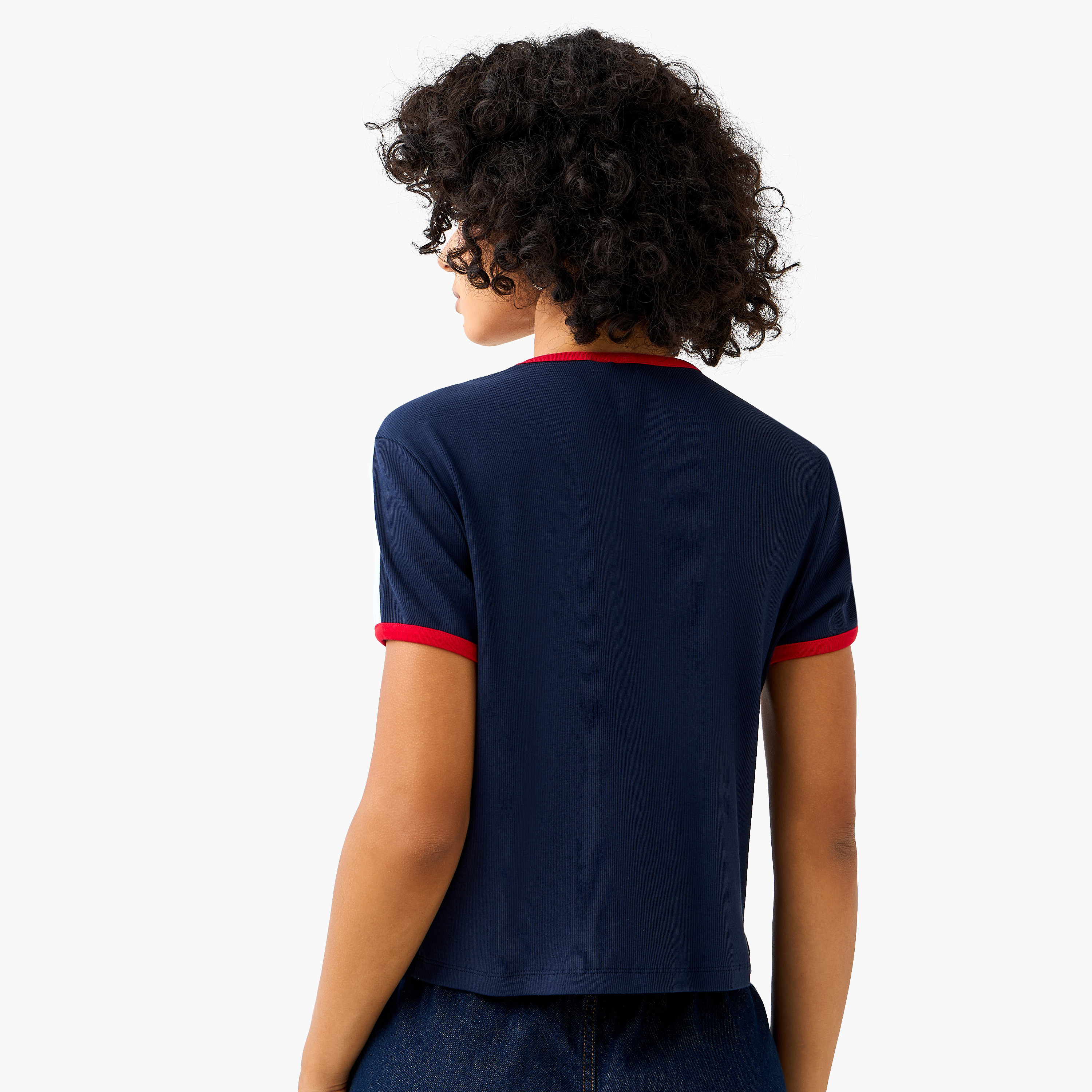 تيشيرت بقصة عادية وتفاصيل شريط من لي كوبر-women-clothing-tshirts-image-6