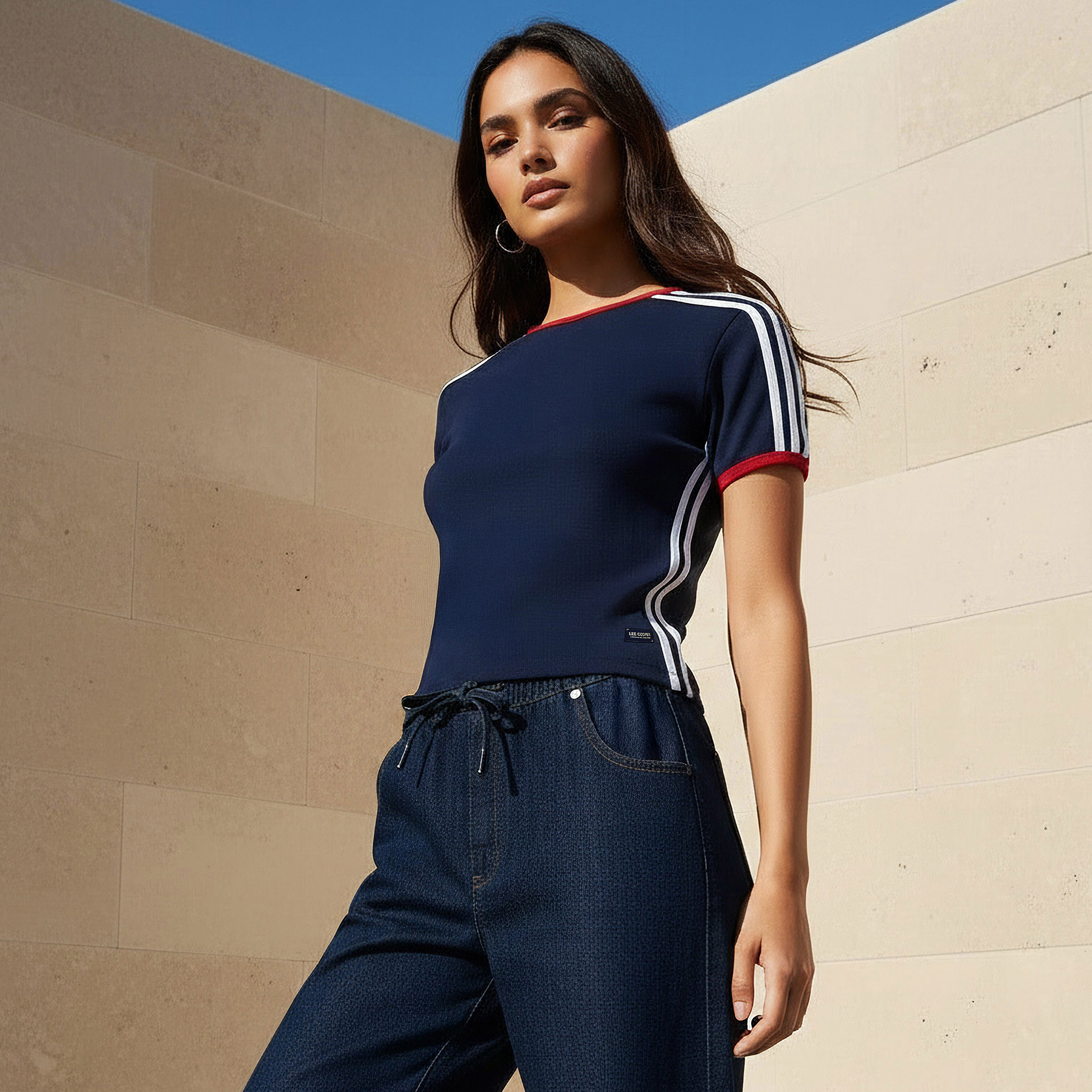 تيشيرت بقصة عادية وتفاصيل شريط من لي كوبر-women-clothing-tshirts-image-1
