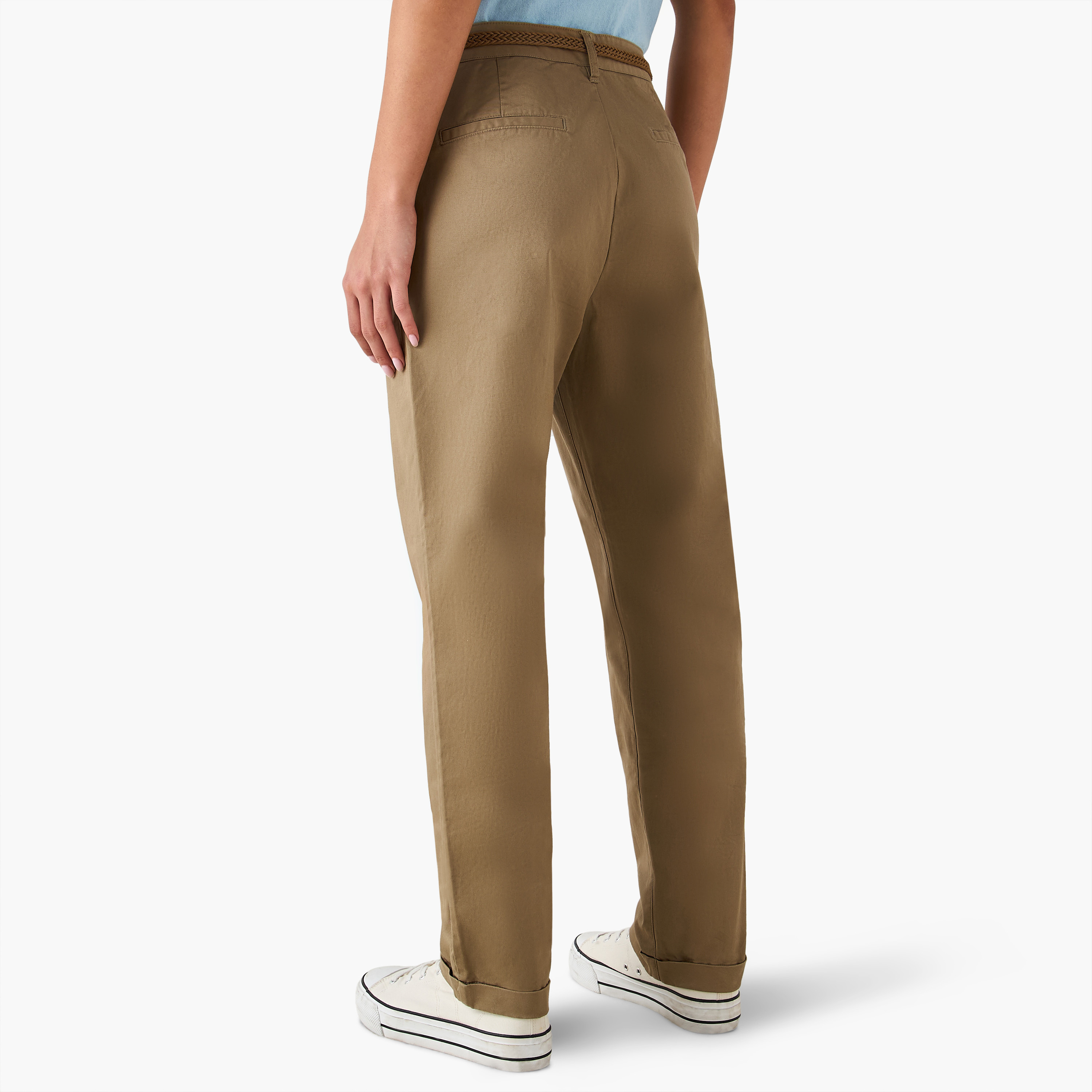 بنطلون بقصّة عادية وحزام مضفر من لي كوبر-women-clothing-bottoms-trousers-image-4