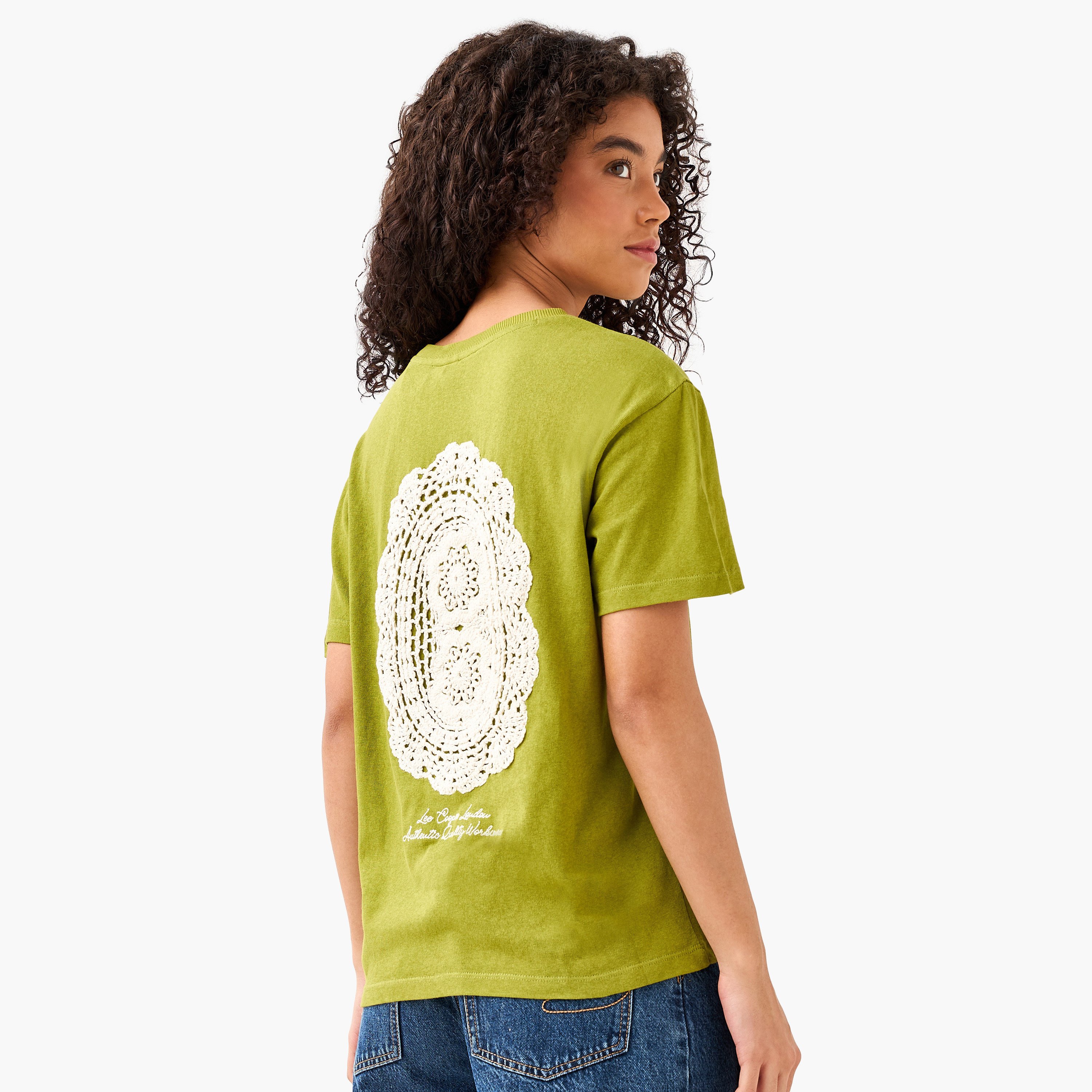 تيشيرت قطن بقصة عادية وتطريزات من لي كوبر-women-clothing-tshirts-image-4