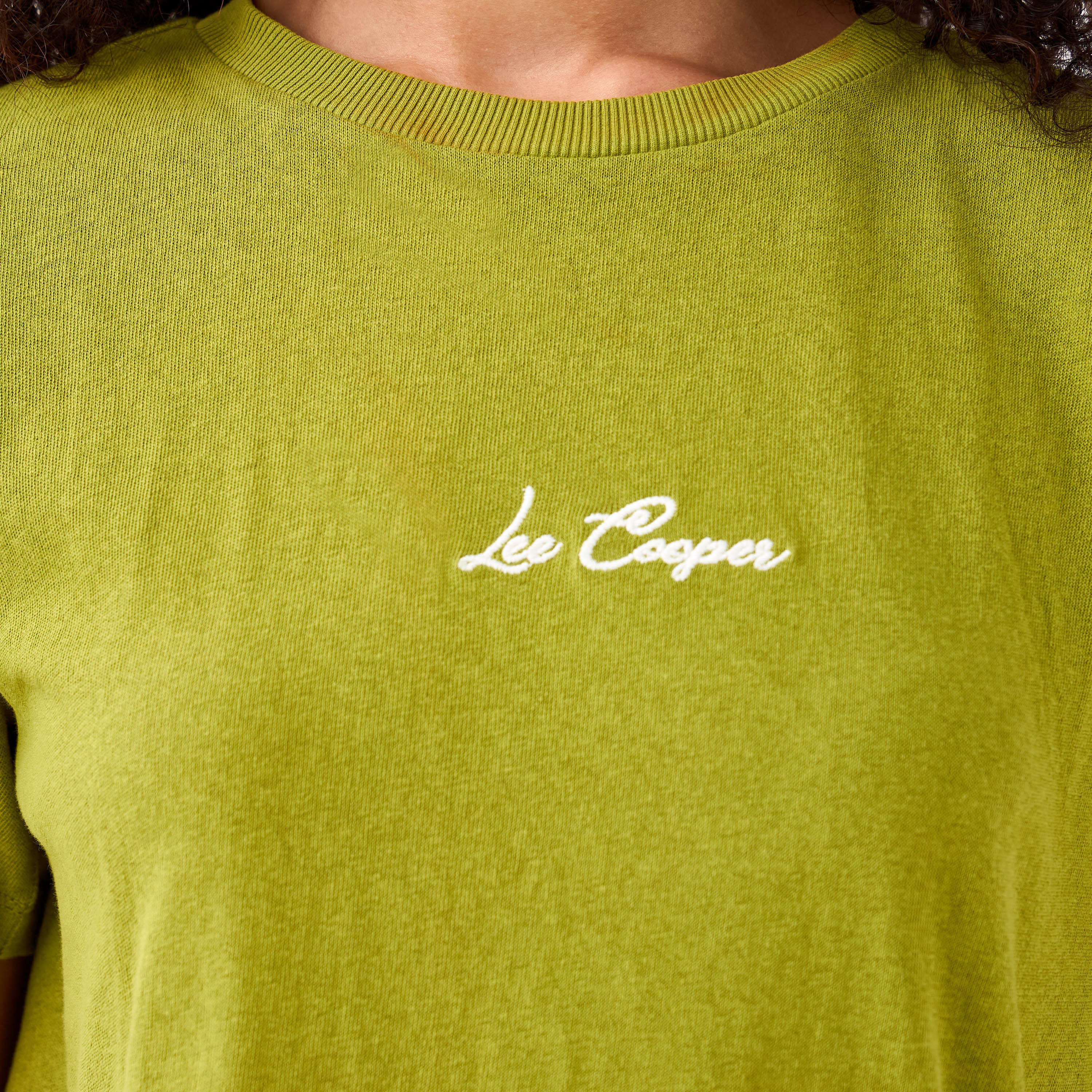 تيشيرت قطن بقصة عادية وتطريزات من لي كوبر-women-clothing-tshirts-image-5