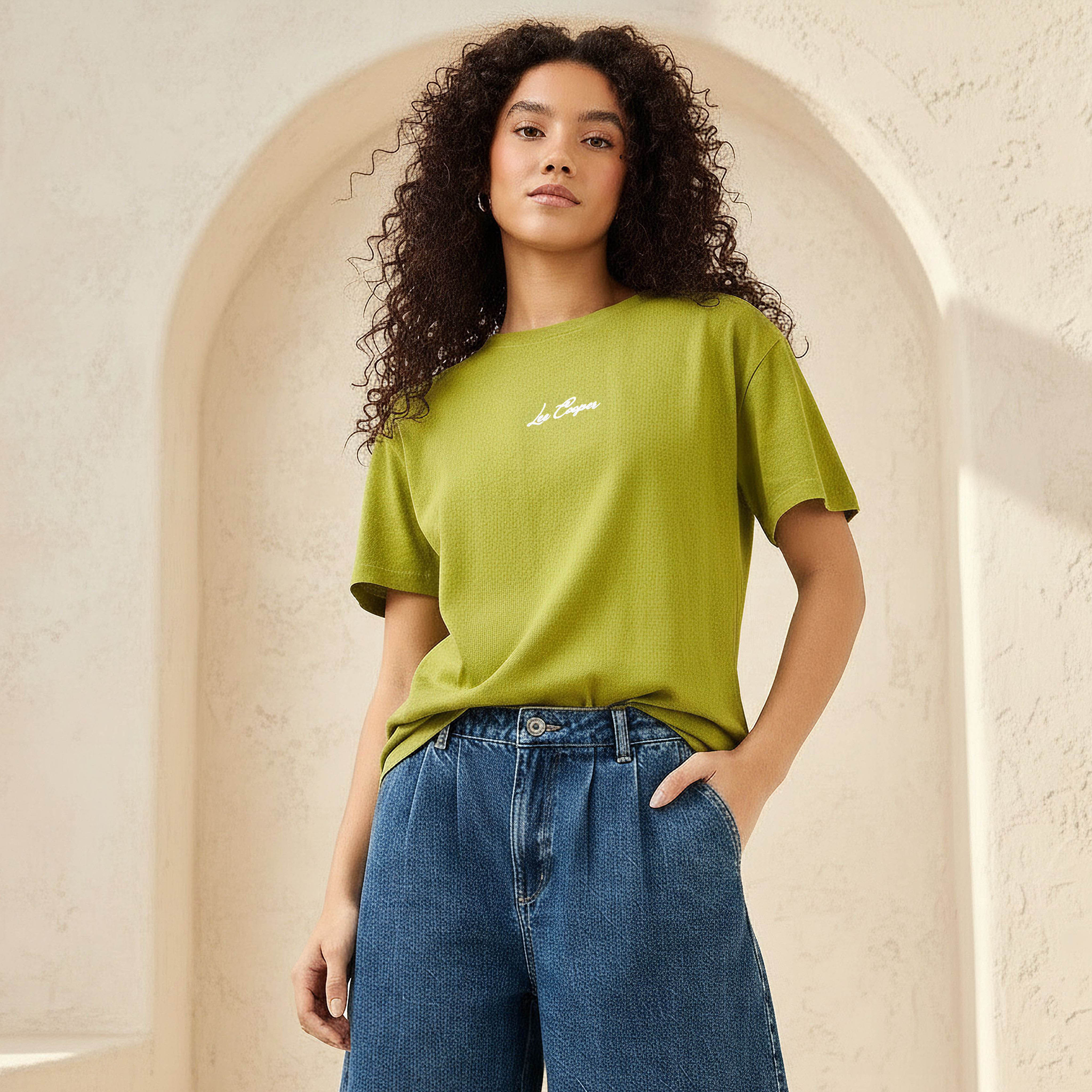 تيشيرت قطن بقصة عادية وتطريزات من لي كوبر-women-clothing-tshirts-image-1