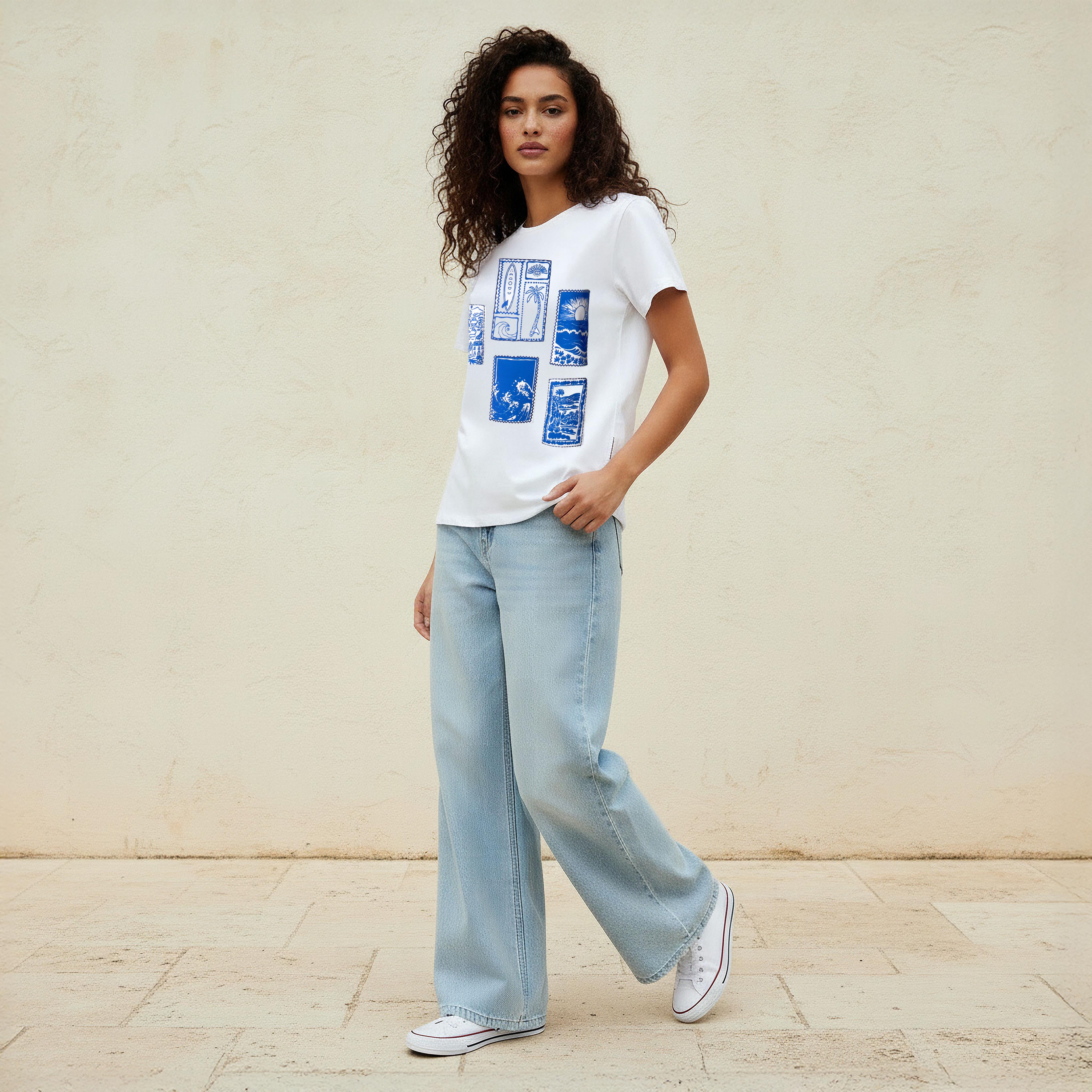 تيشيرت قطن بقصة عادية وطبعات جرافيك من لي كوبر-women-clothing-tshirts-image-3