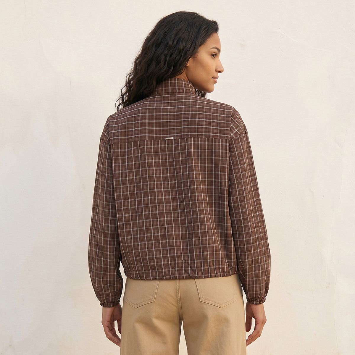 قميص قطن كاروهات بياقة عالية من لي كوبر-women-clothing-shirtsandblouses-shirts-image-4