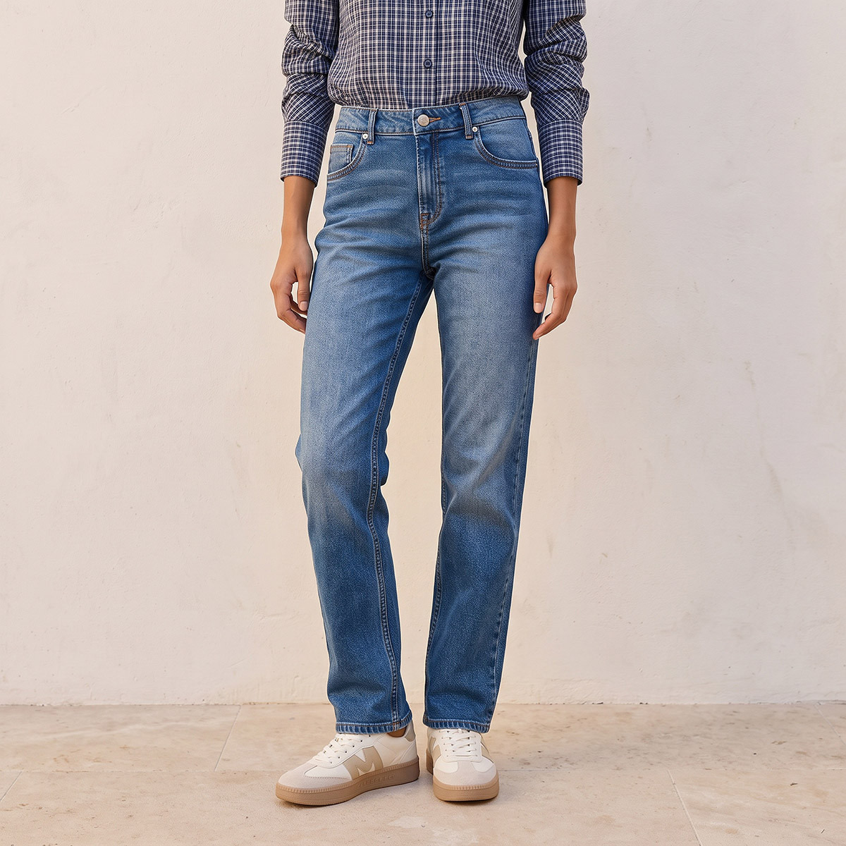 بنطلون جينز قطن بقصة سليم وزر إغلاق من لي كوبر-women-clothing-bottoms-jeans-image-1