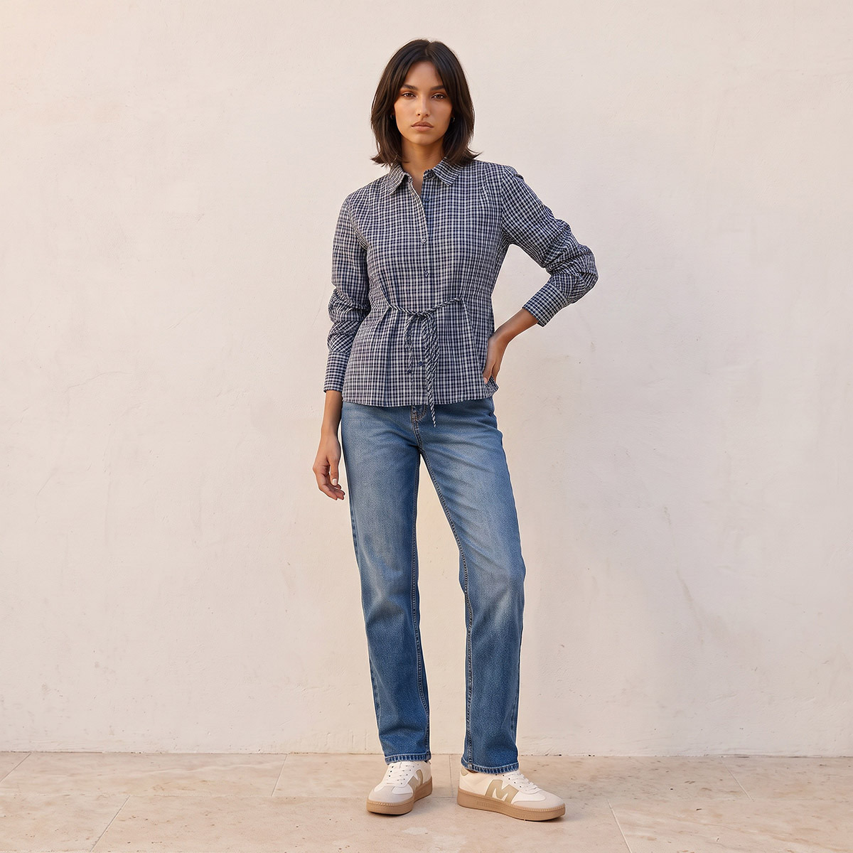 بنطلون جينز قطن بقصة سليم وزر إغلاق من لي كوبر-women-clothing-bottoms-jeans-image-2