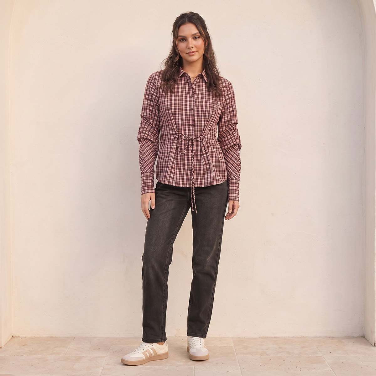 بنطلون جينز قطن بقصة سليم وزر إغلاق من لي كوبر-women-clothing-bottoms-jeans-image-2