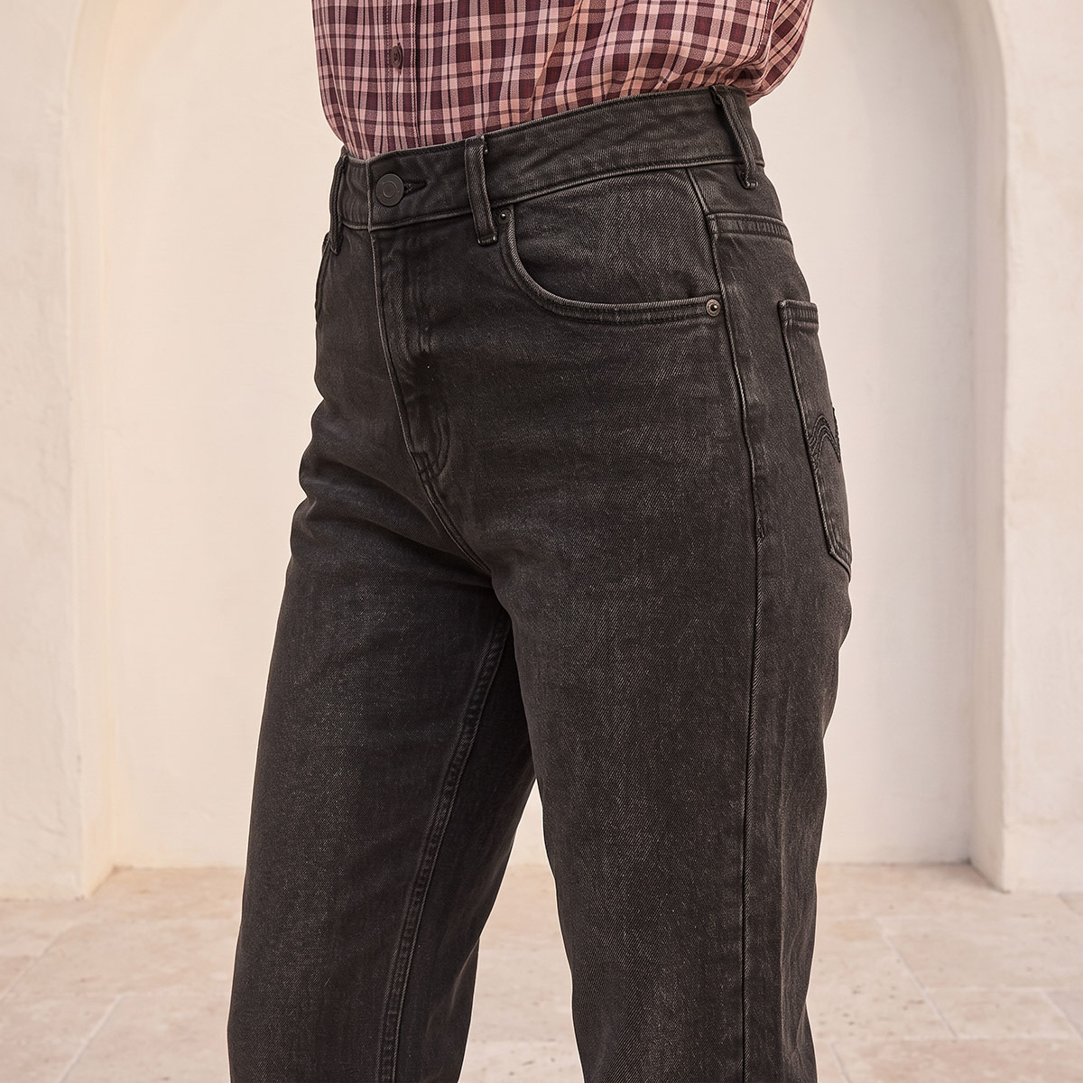 بنطلون جينز قطن بقصة سليم وزر إغلاق من لي كوبر-women-clothing-bottoms-jeans-image-4