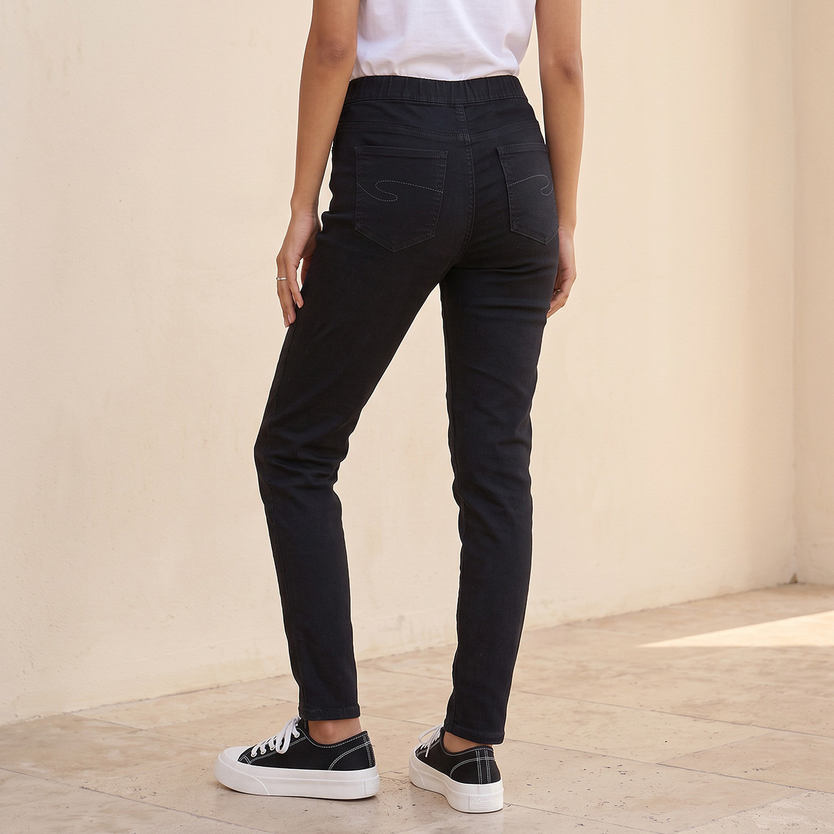 بنطلون جيقنز بقصة سليم وخصر مطاطي من لي كوبر-women-clothing-leggings-image-3