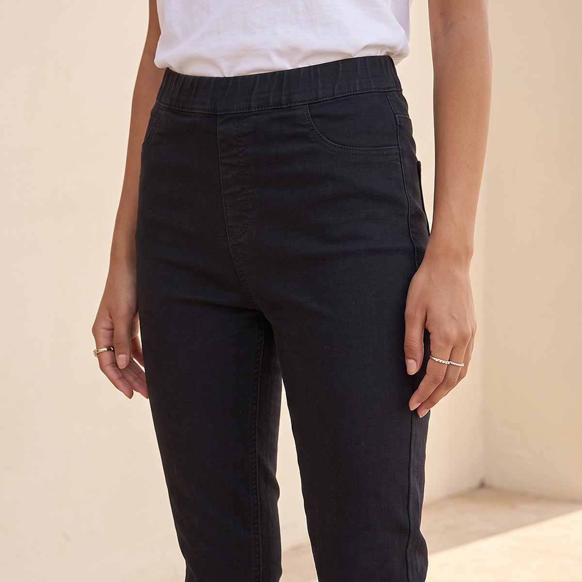 بنطلون جيقنز بقصة سليم وخصر مطاطي من لي كوبر-women-clothing-leggings-image-4