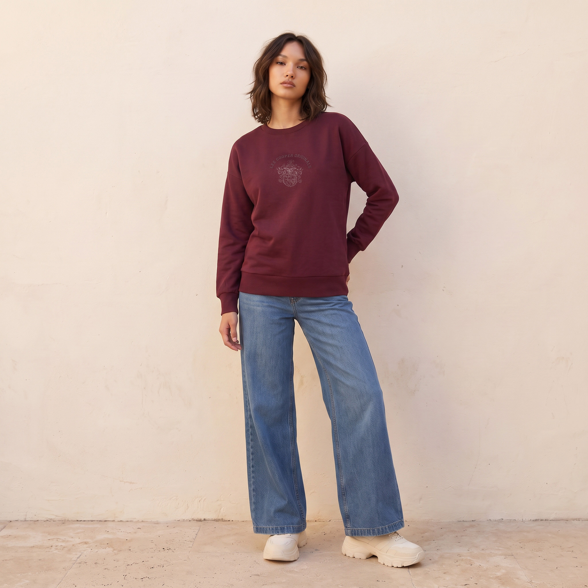 سويت شيرت بطبعة شعار من لي كوبر-women-clothing-hoodiesandsweatshirts-sweatshirts-image-2