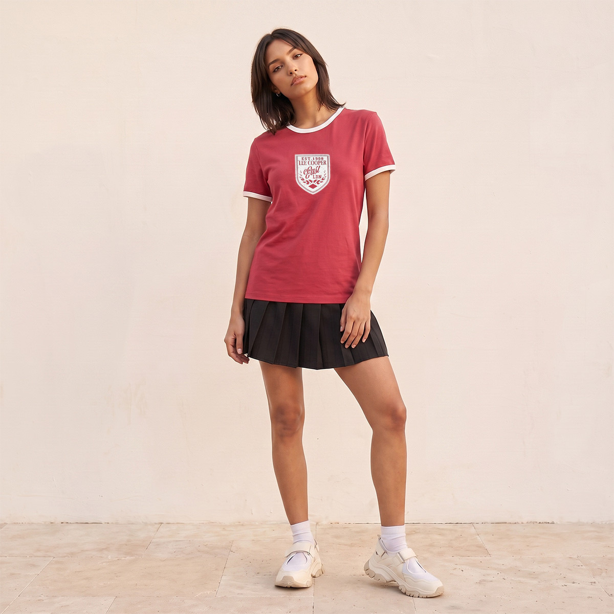 تيشيرت قطن بقصّة مريحة وطبعات من لي كوبر-women-clothing-tshirts-image-2