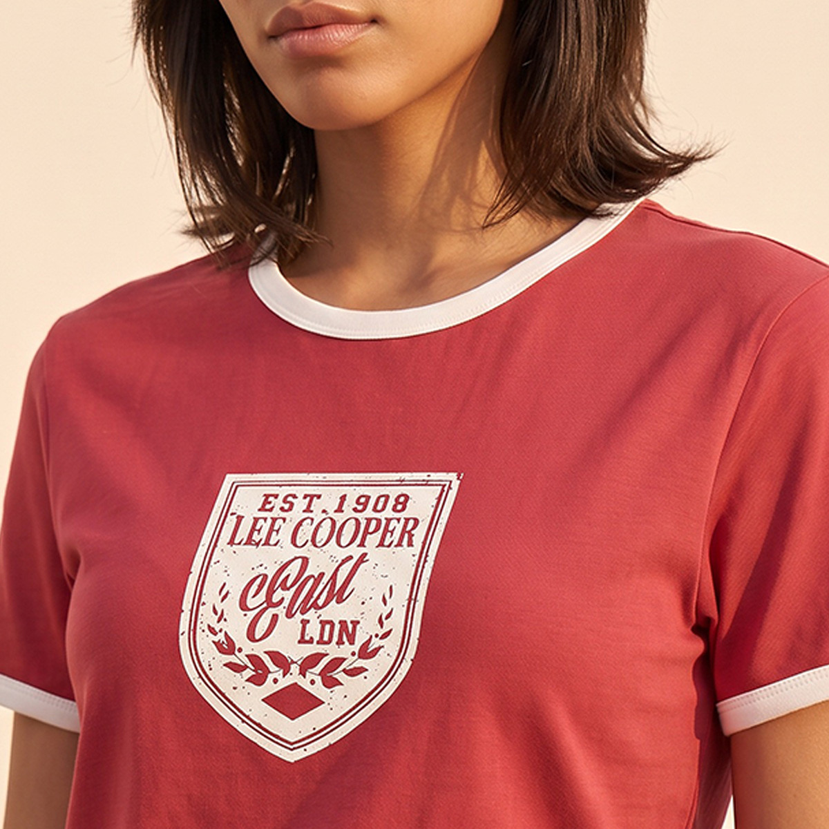 تيشيرت قطن بقصّة مريحة وطبعات من لي كوبر-women-clothing-tshirts-image-6