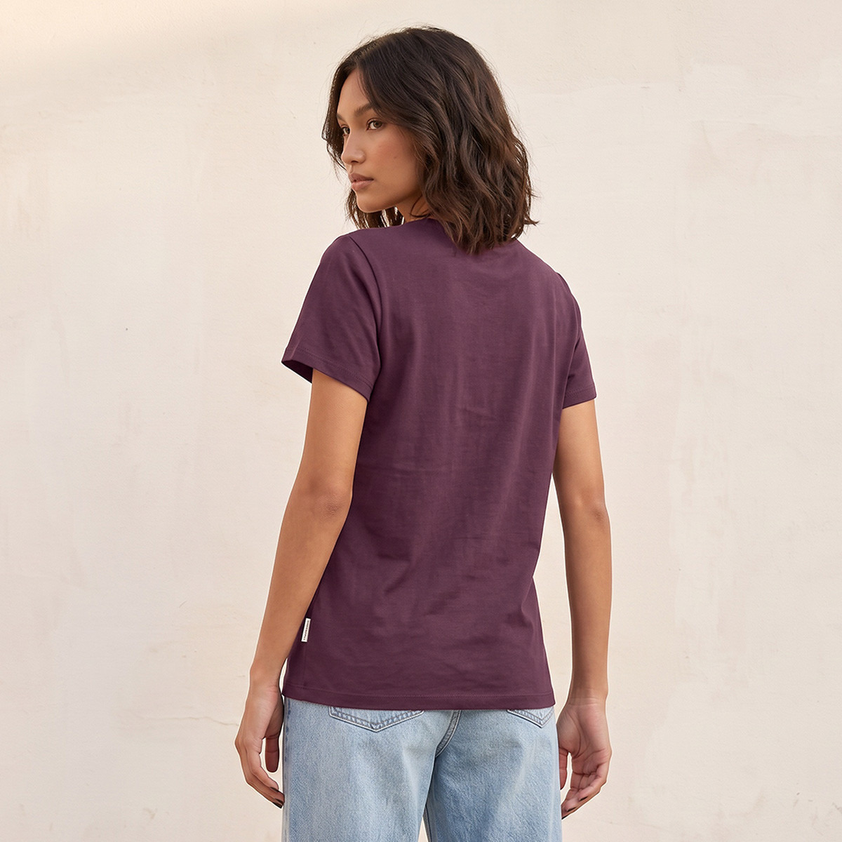 تيشيرت قطن بقصّة مريحة وطبعات من لي كوبر-women-clothing-tshirts-image-3