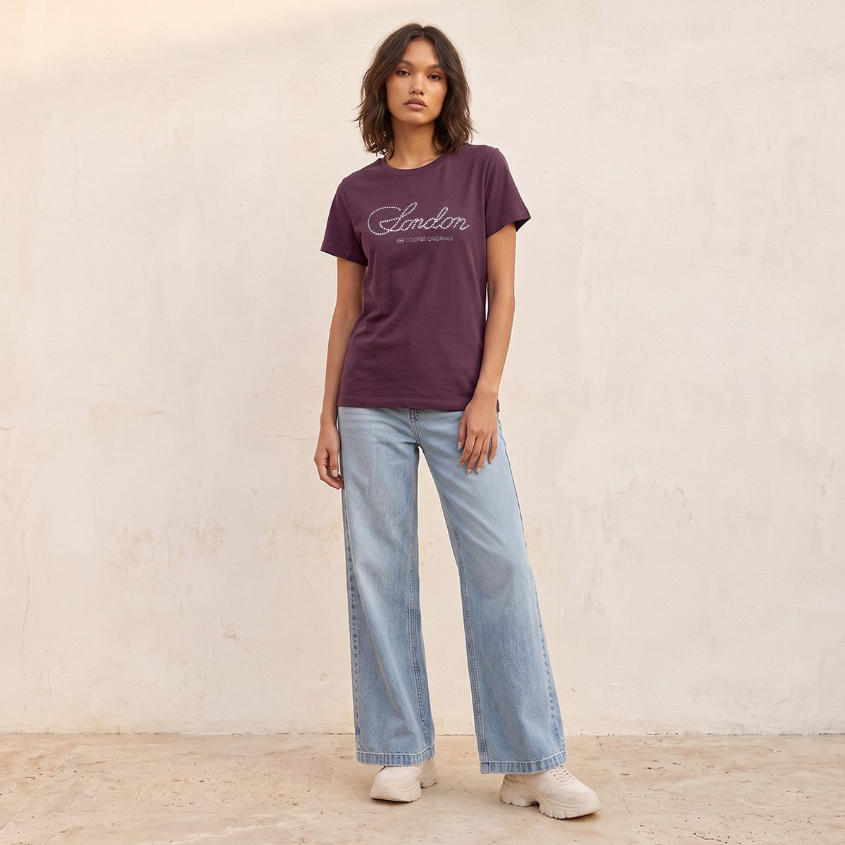 تيشيرت قطن بقصّة مريحة وطبعات من لي كوبر-women-clothing-tshirts-image-4