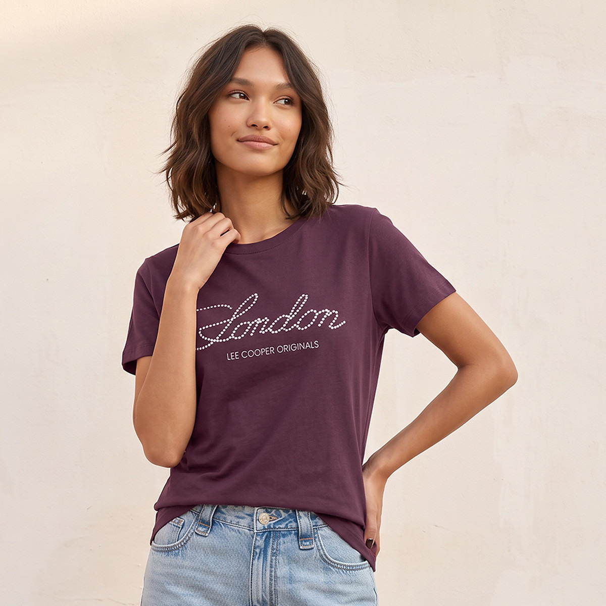 تيشيرت قطن بقصّة مريحة وطبعات من لي كوبر-women-clothing-tshirts-image-5