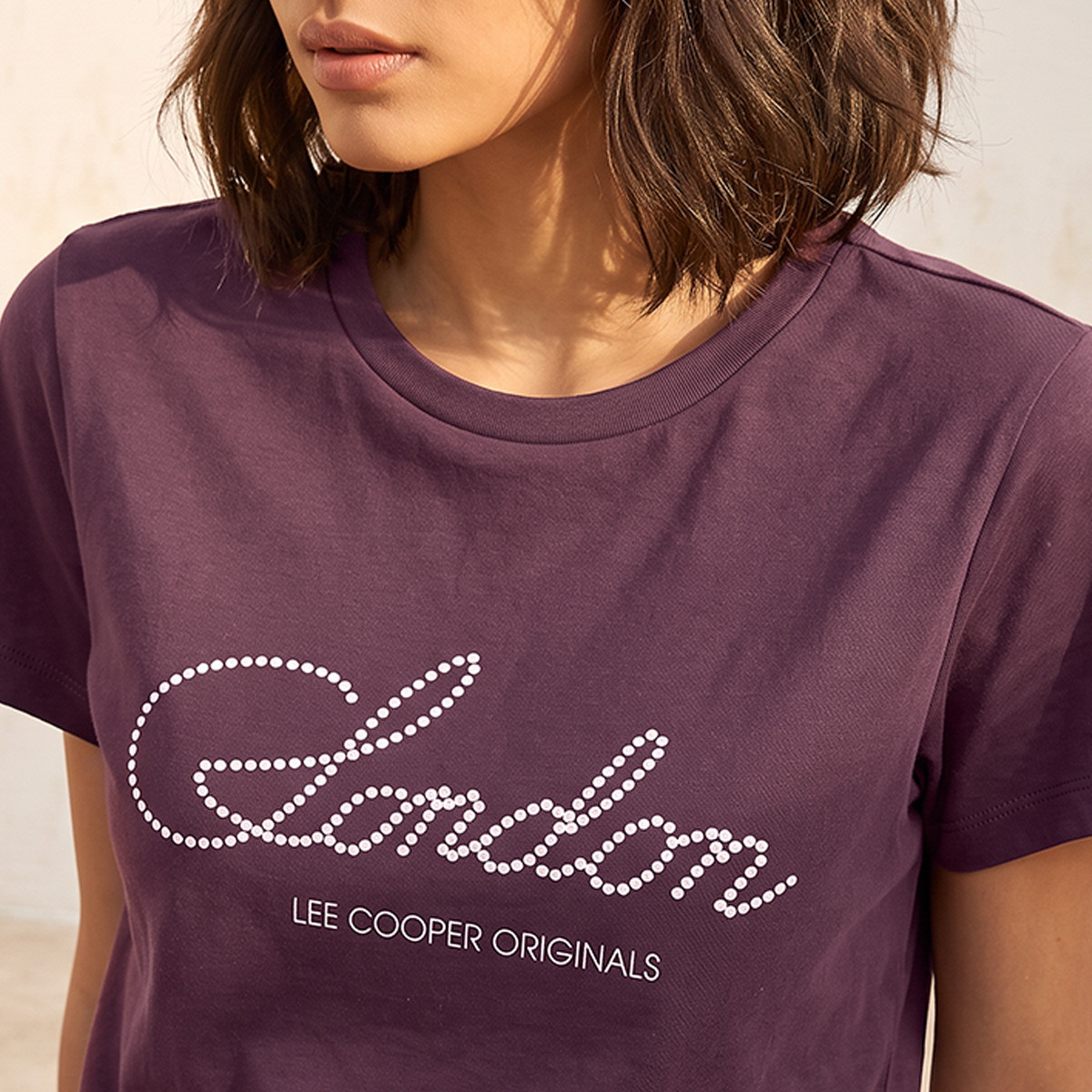 تيشيرت قطن بقصّة مريحة وطبعات من لي كوبر-women-clothing-tshirts-image-6