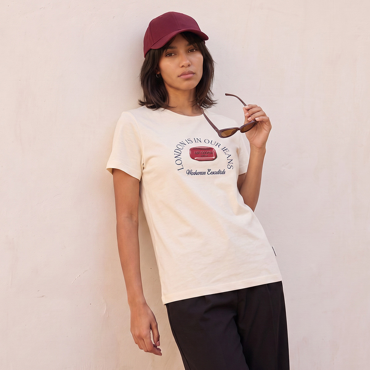 تيشيرت قطن بقصّة مريحة وطبعات من لي كوبر-women-clothing-tshirts-image-1