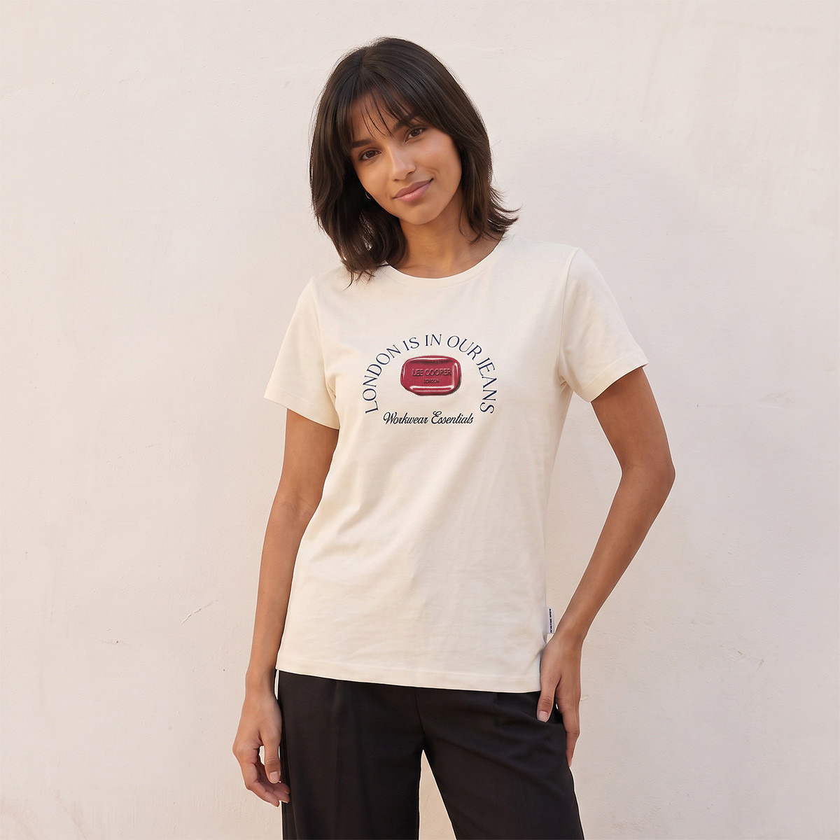 تيشيرت قطن بقصّة مريحة وطبعات من لي كوبر-women-clothing-tshirts-image-4