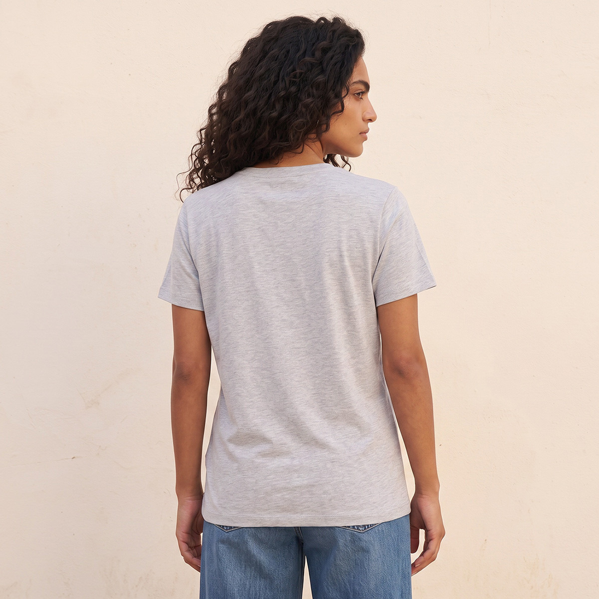تيشيرت قطن بقصة مريحة وطبعات شعار من لي كوبر-women-clothing-tshirts-image-3