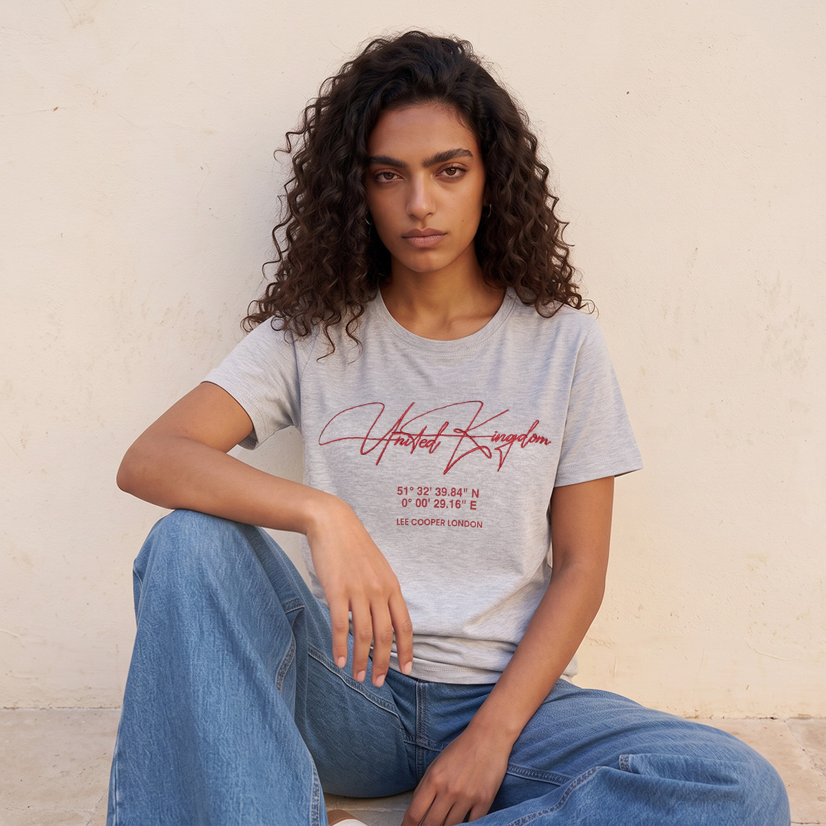 تيشيرت قطن بقصة مريحة وطبعات شعار من لي كوبر-women-clothing-tshirts-image-5