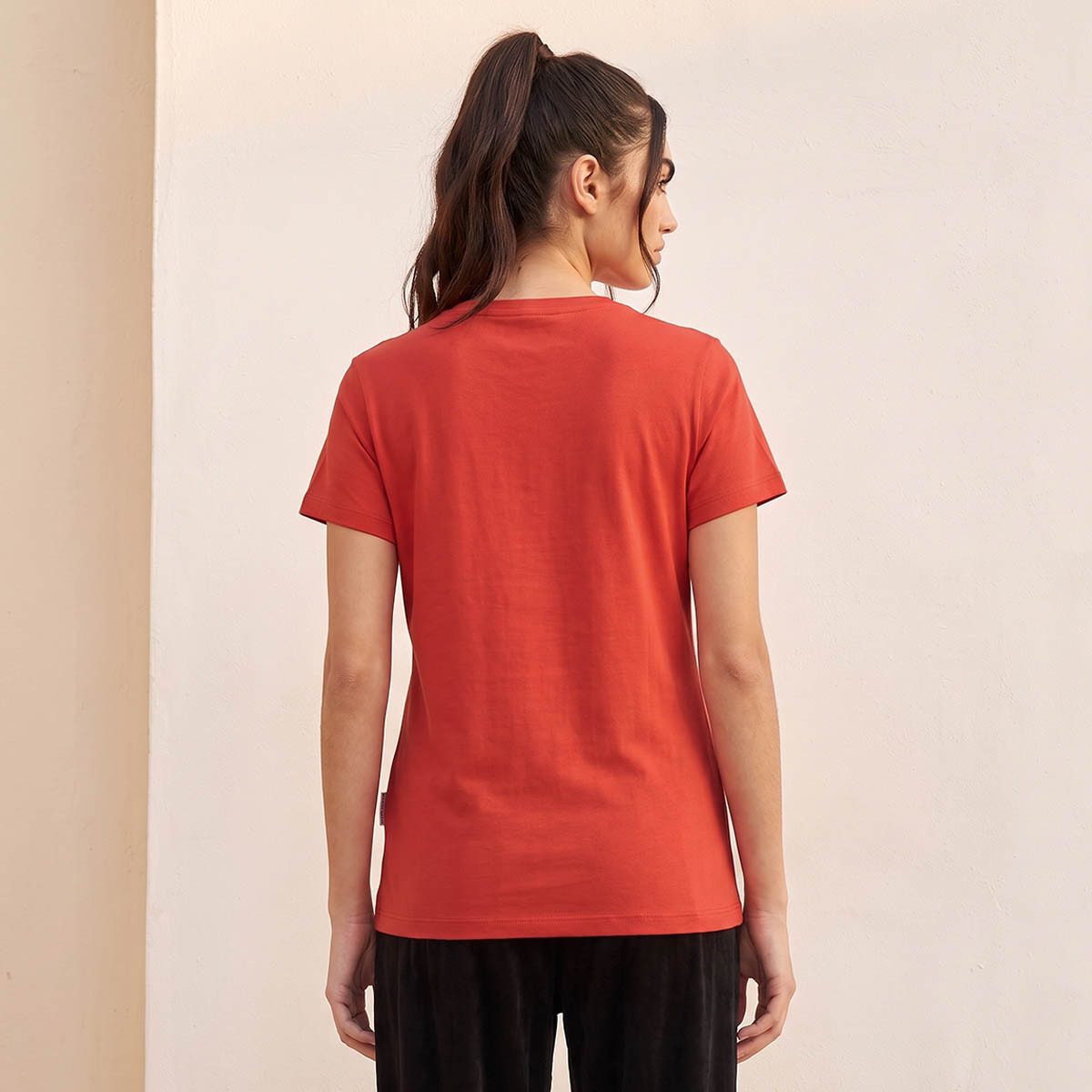 تيشيرت قطن بقصّة مريحة وطبعات من لي كوبر-women-clothing-tshirts-image-3