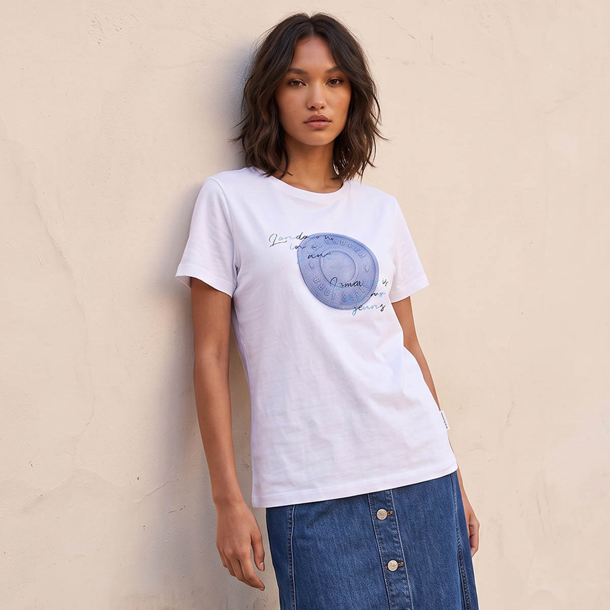 تيشيرت قطن بقصّة مريحة وطبعات من لي كوبر-women-clothing-tshirts-image-1