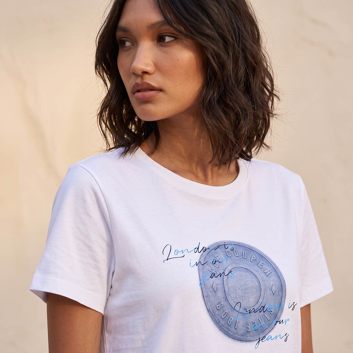 تيشيرت قطن بقصّة مريحة وطبعات من لي كوبر-women-clothing-tshirts-image-2