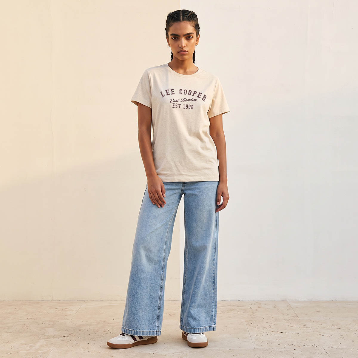 تيشيرت قطن بقصّة مريحة وطبعات من لي كوبر-women-clothing-tshirts-image-3