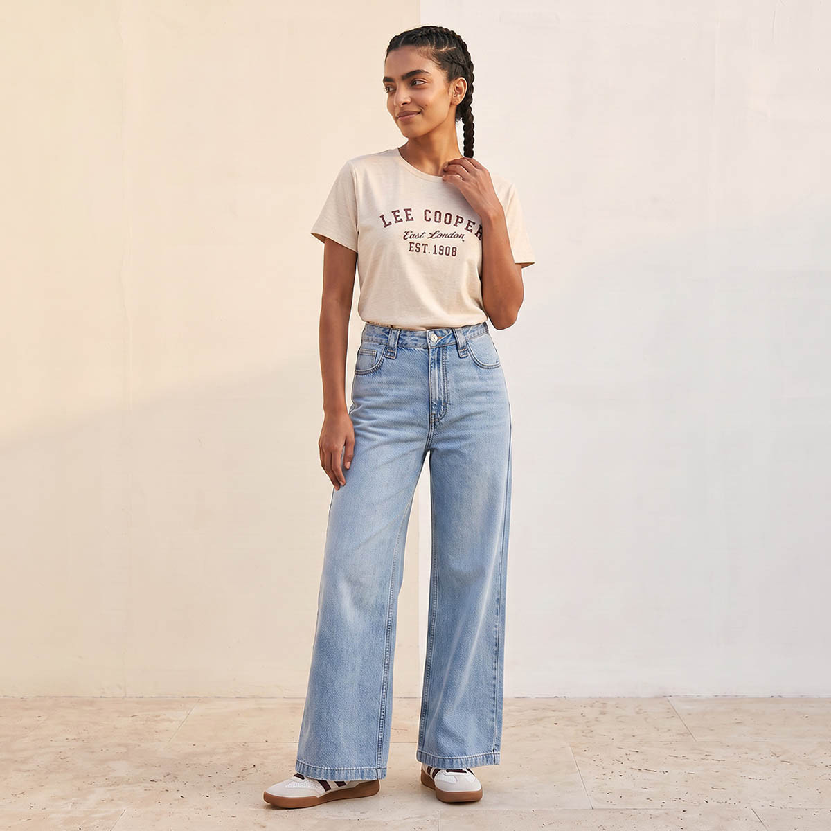 تيشيرت قطن بقصّة مريحة وطبعات من لي كوبر-women-clothing-tshirts-image-5