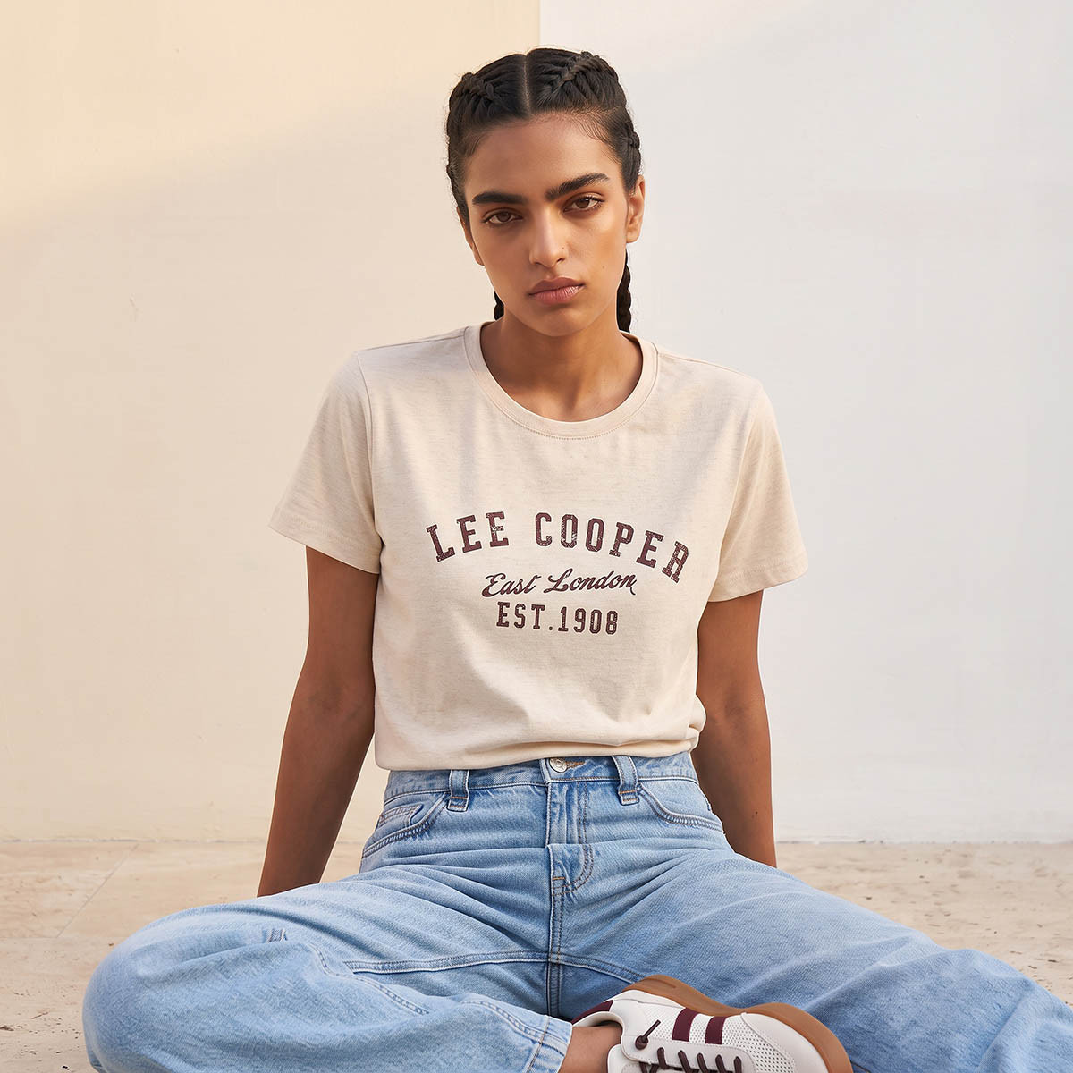 تيشيرت قطن بقصّة مريحة وطبعات من لي كوبر-women-clothing-tshirts-image-7