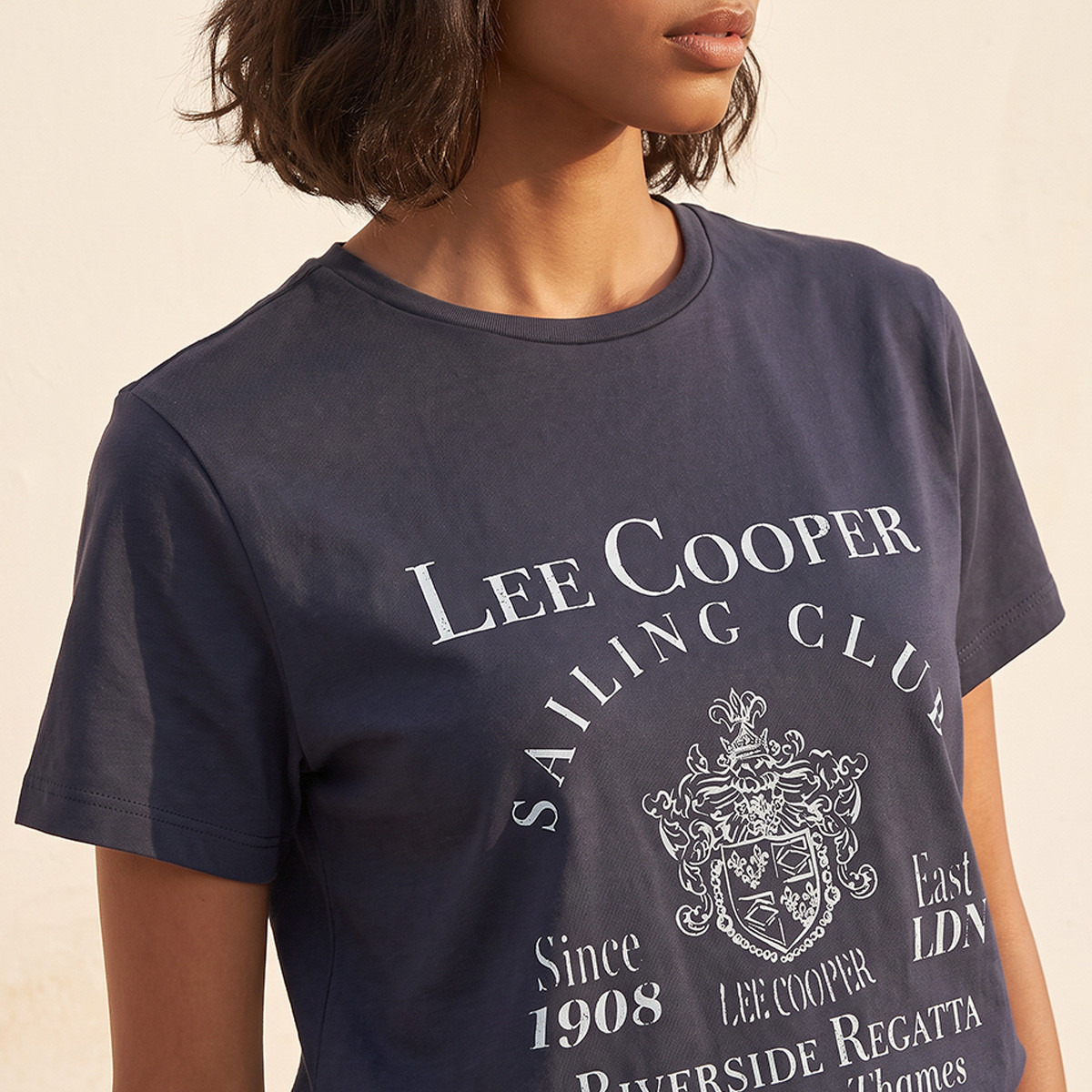 تيشيرت قطن بقصة مريحة من لي كوبر-women-clothing-tshirts-image-4