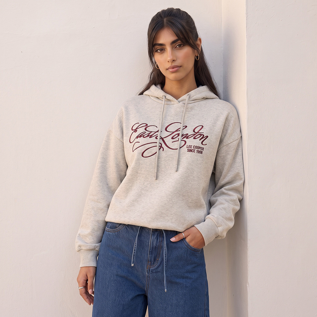 سويت شيرت مطرز بغطاء رأس من لي كوبر-women-clothing-hoodiesandsweatshirts-sweatshirts-image-2