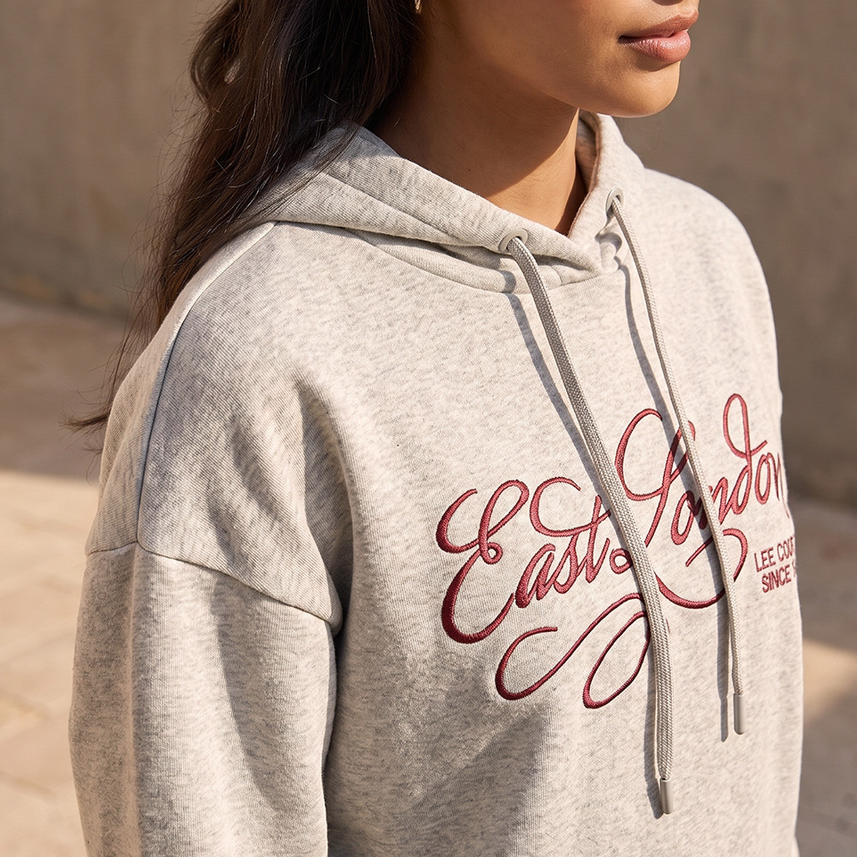 سويت شيرت مطرز بغطاء رأس من لي كوبر-women-clothing-hoodiesandsweatshirts-sweatshirts-image-5