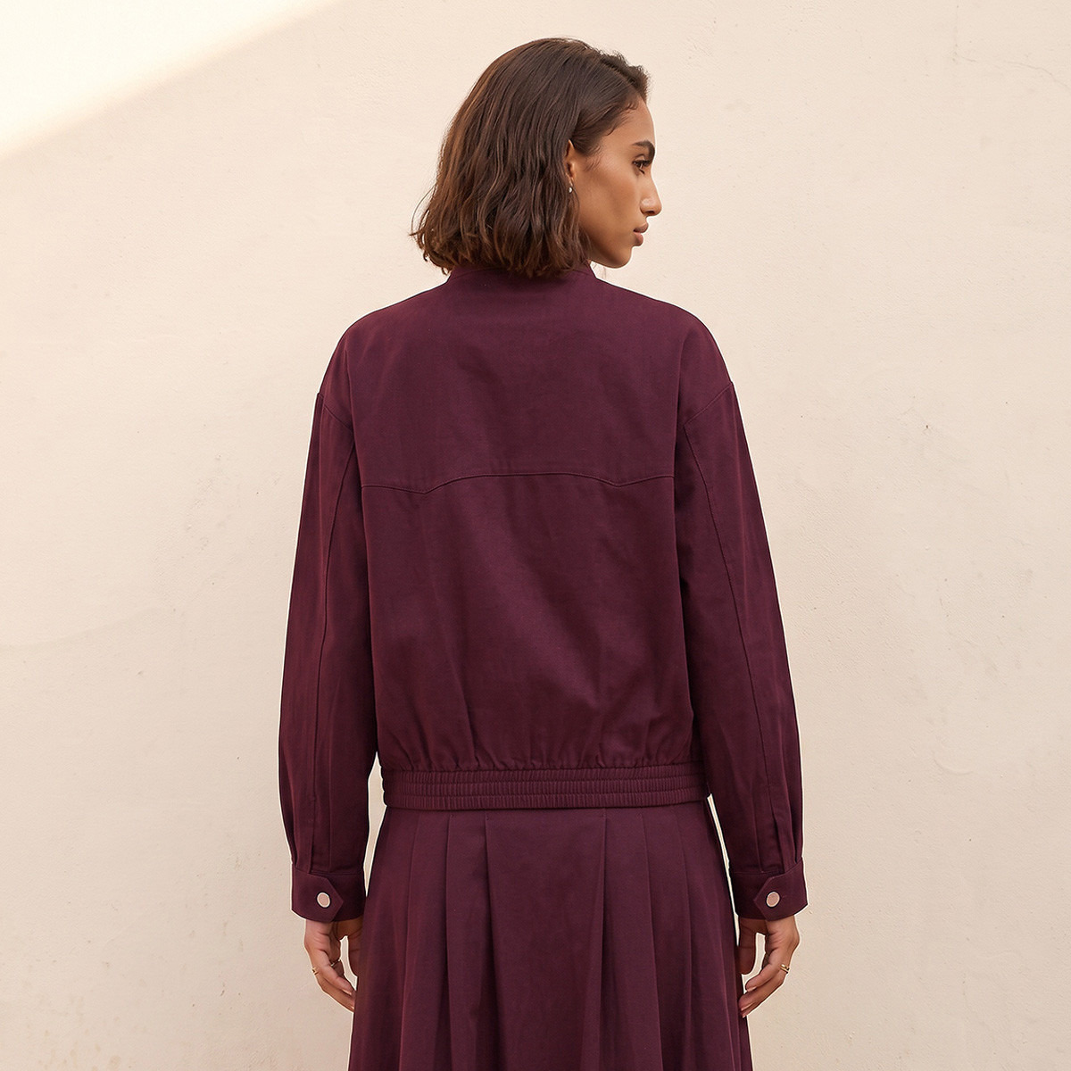 جاكيت بومبر قطن بقصة عادية وجيوب بقلاب من لي كوبر-women-clothing-coatsandjackets-jackets-image-4