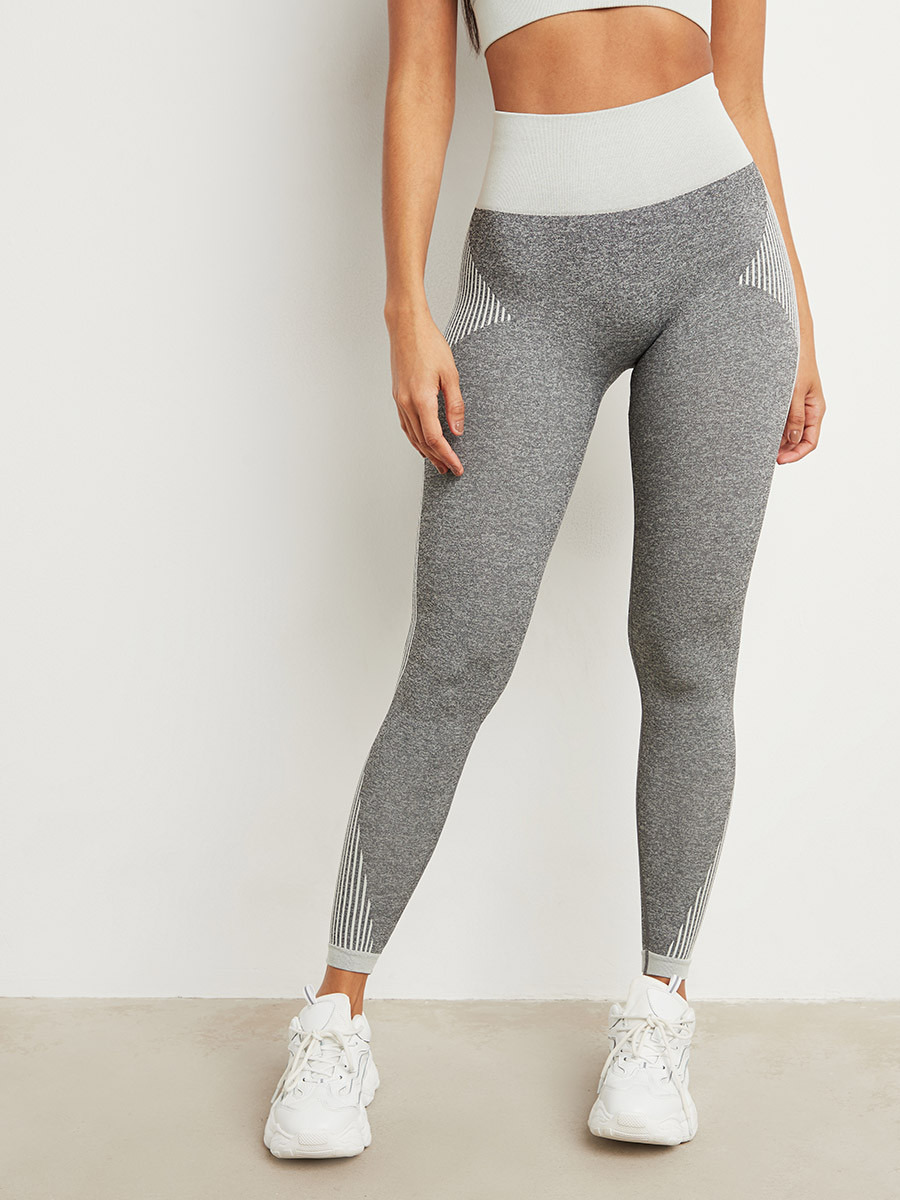 مجموعة من صدرية رياضية وليقنز رياضي من ستايلي-women-clothing-sportswearandactivewear-sportsbras-image-4