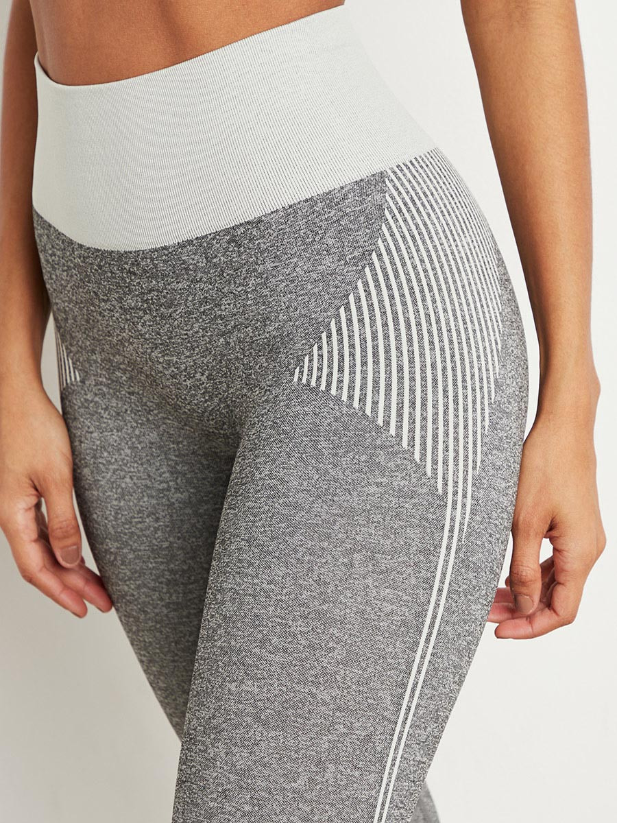 مجموعة من صدرية رياضية وليقنز رياضي من ستايلي-women-clothing-sportswearandactivewear-sportsbras-image-5