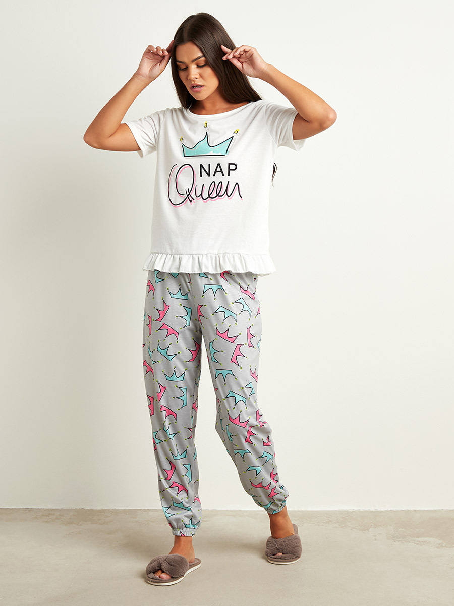 مجموعة من تيشيرت مطبوع وبنطلون بيجاما من ستايلي-women-clothing-nightwear-pyjamas-bottoms-image-1