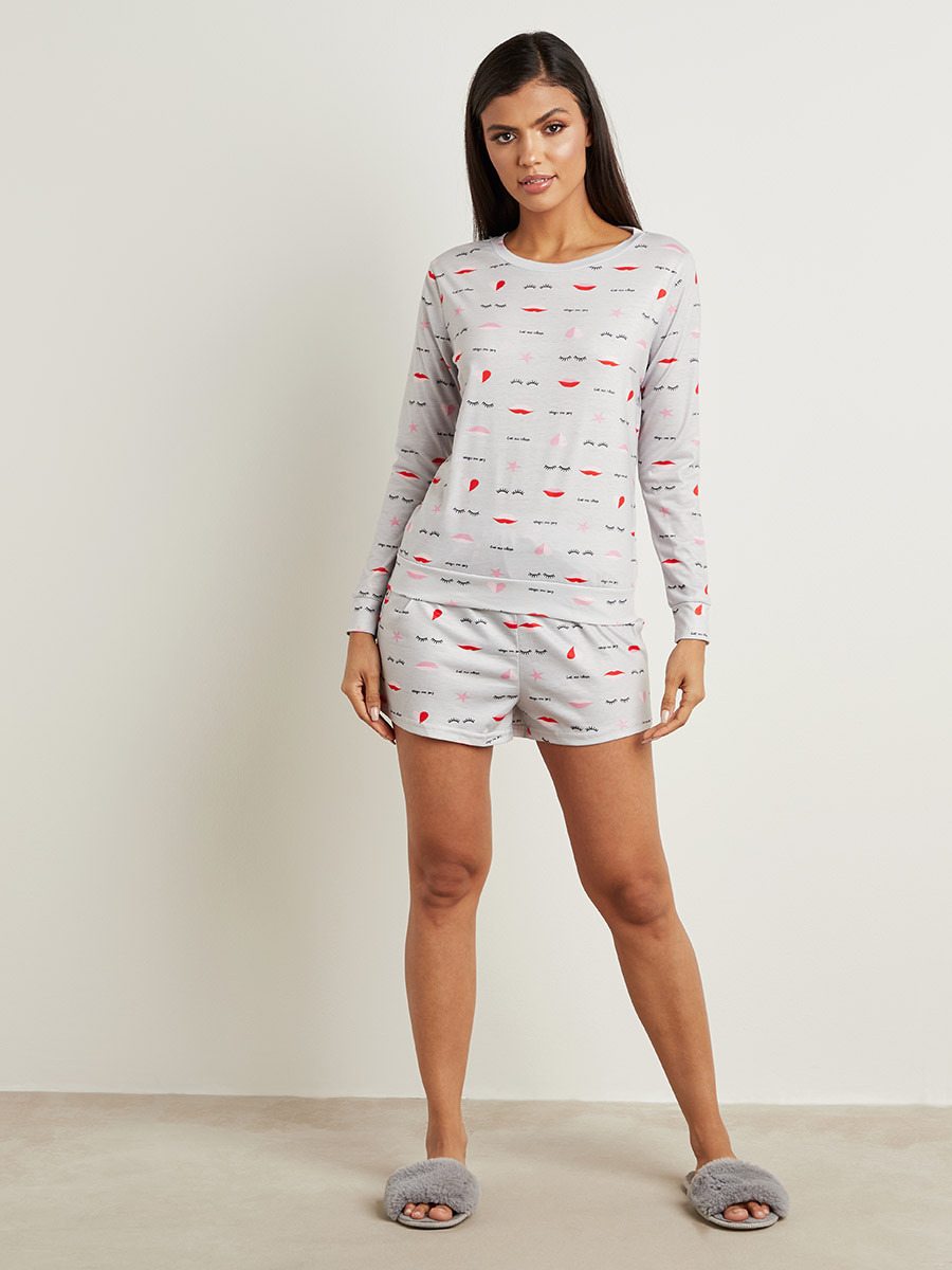 Styli Make Up Graphic Printed Long Sleeves T-shirt and Mini Shorts Set-women-clothing-nightwear-pyjamas-longsets-image-2